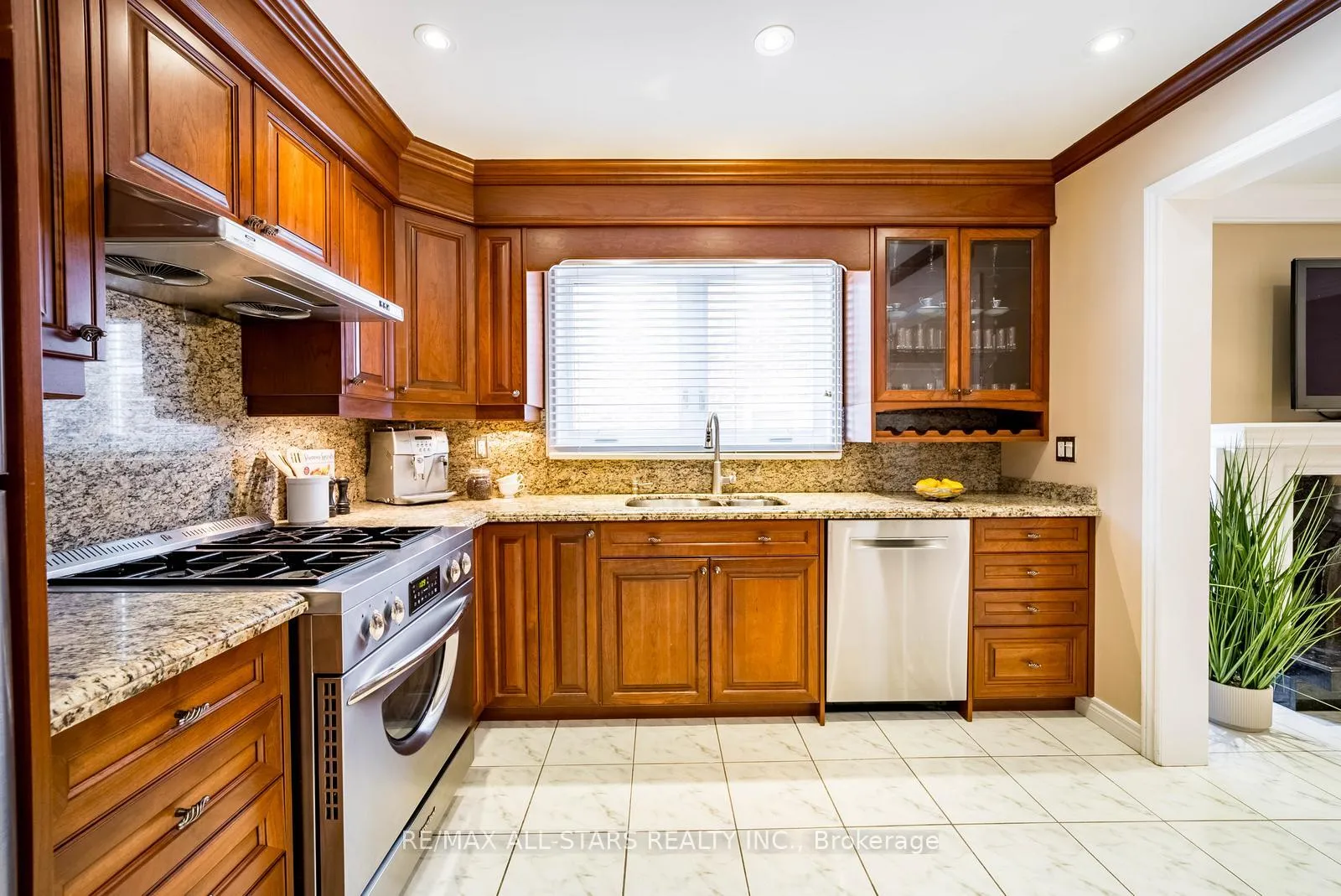 Photo 7 of 148 Major Buttons Drive, Markham, Sherwood-Amberglen — HOMEH