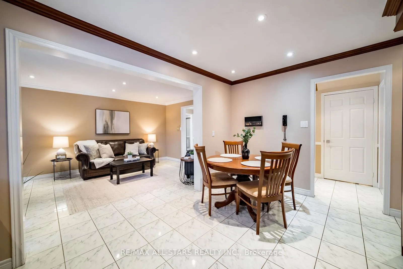 Photo 8 of 148 Major Buttons Drive, Markham, Sherwood-Amberglen — HOMEH