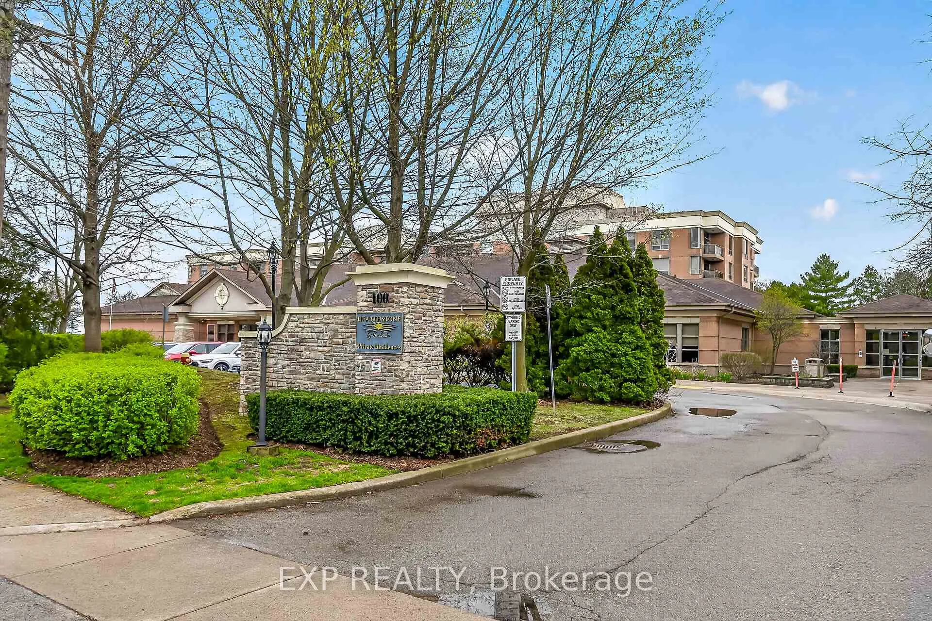 Photo 2 of Unit 1410, 100 Burloak Drive, Burlington, Appleby — HOMEH