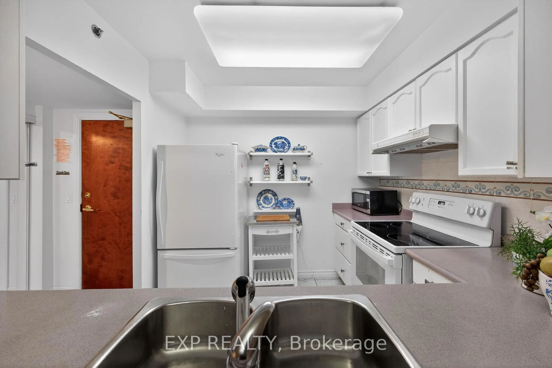 Photo 6 of Unit 1410, 100 Burloak Drive, Burlington, Appleby — HOMEH
