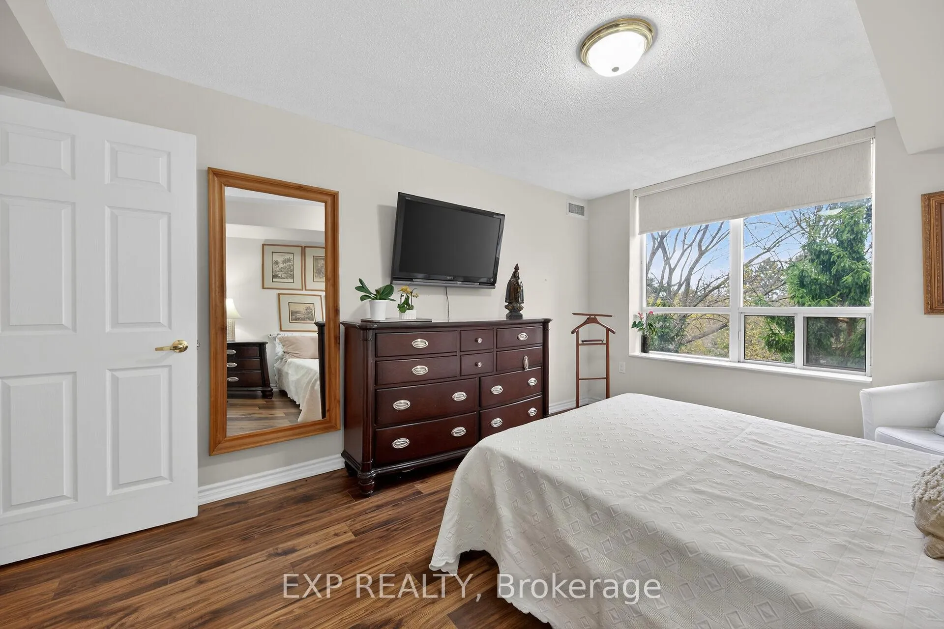 Photo 22 of Unit 1410, 100 Burloak Drive, Burlington, Appleby — HOMEH