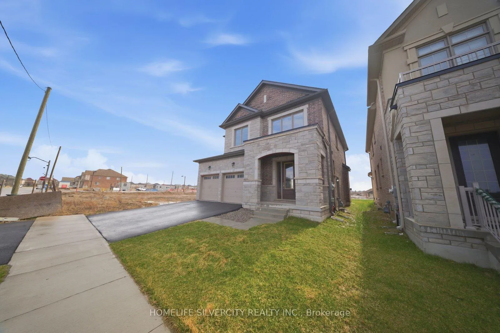 Photo 3 of 1 Dore Drive, Brantford — HOMEH