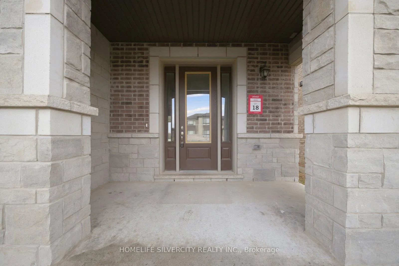 Photo 4 of 1 Dore Drive, Brantford — HOMEH