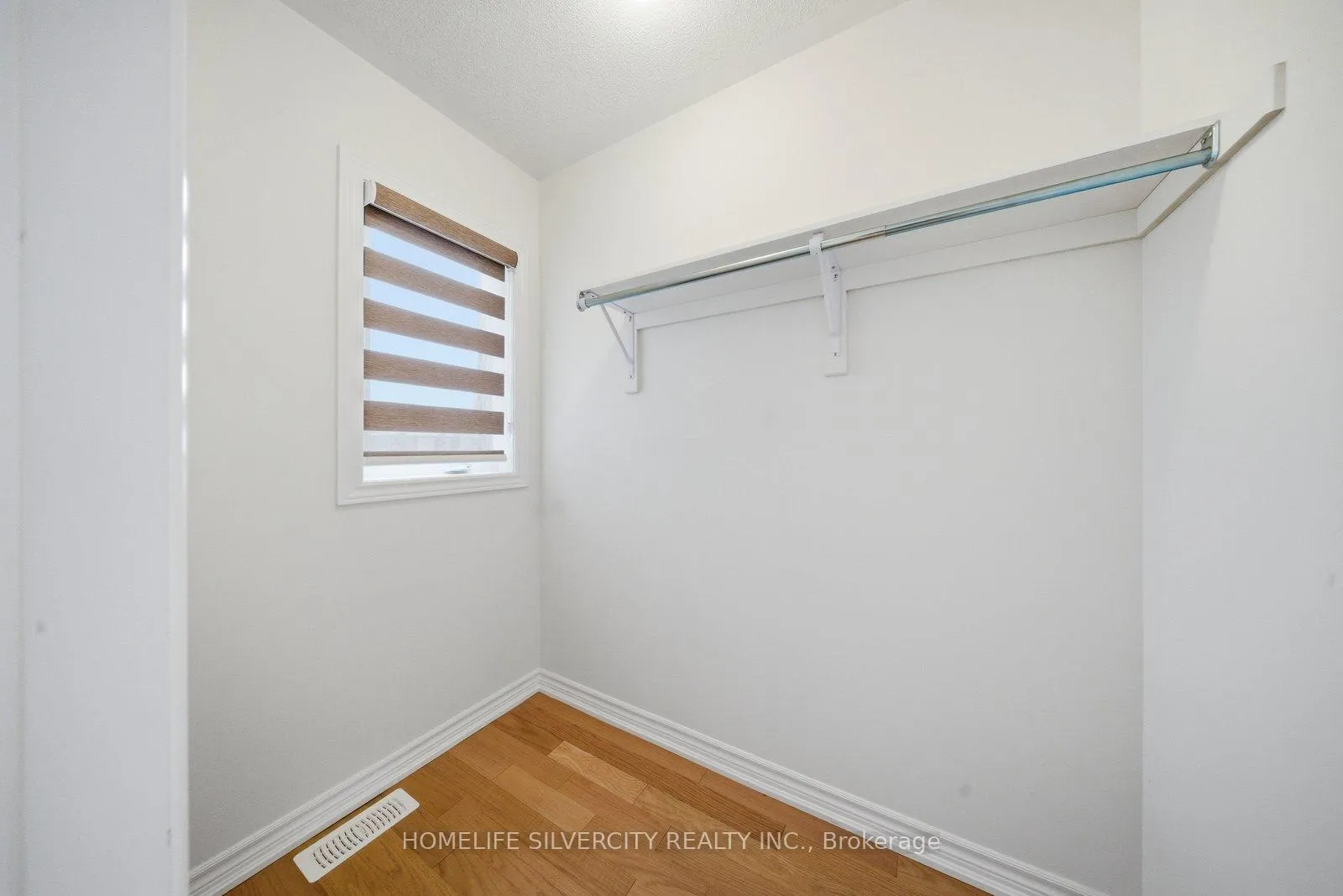 Photo 28 of 1 Dore Drive, Brantford — HOMEH