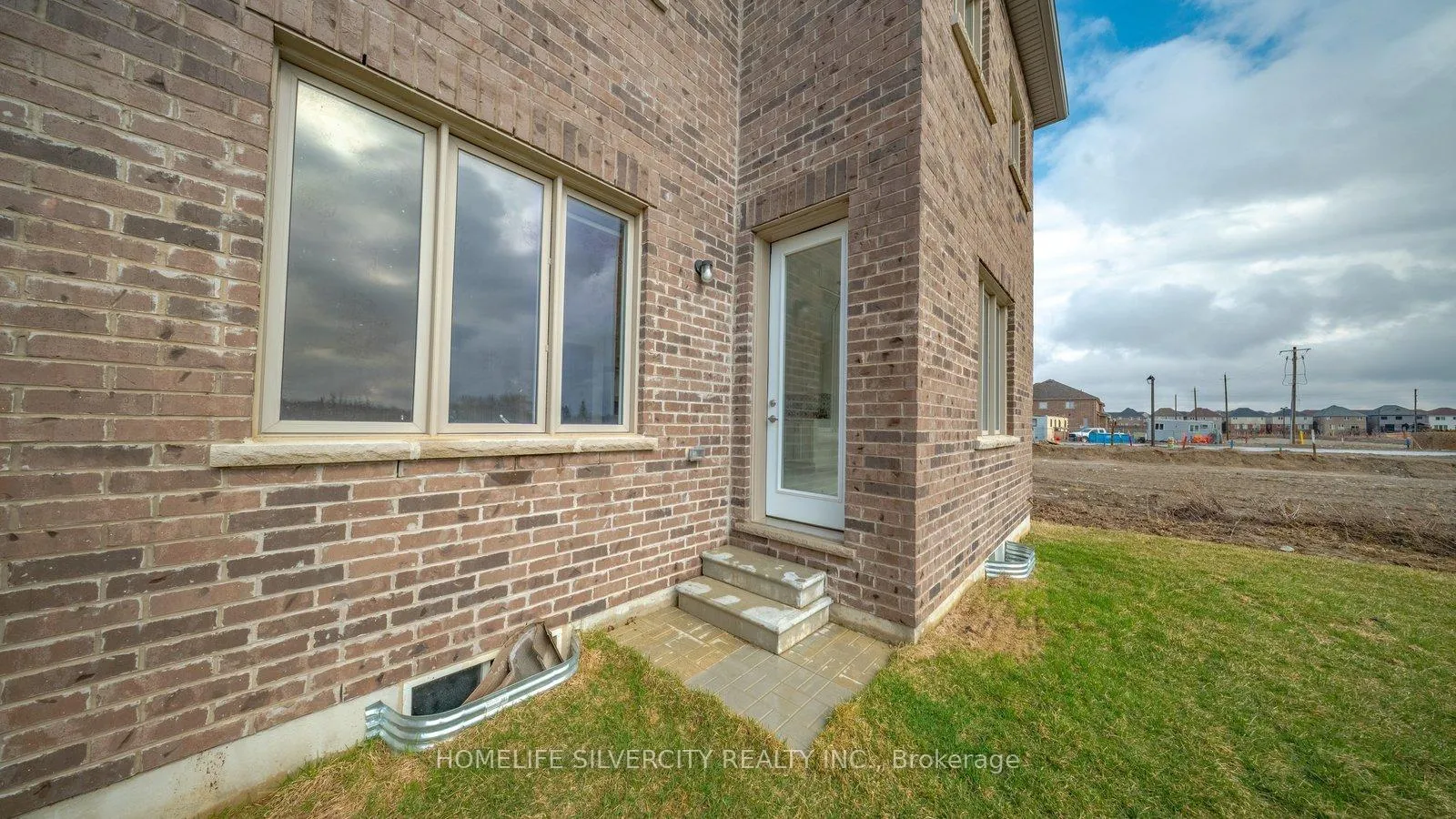 Photo 39 of 1 Dore Drive, Brantford — HOMEH