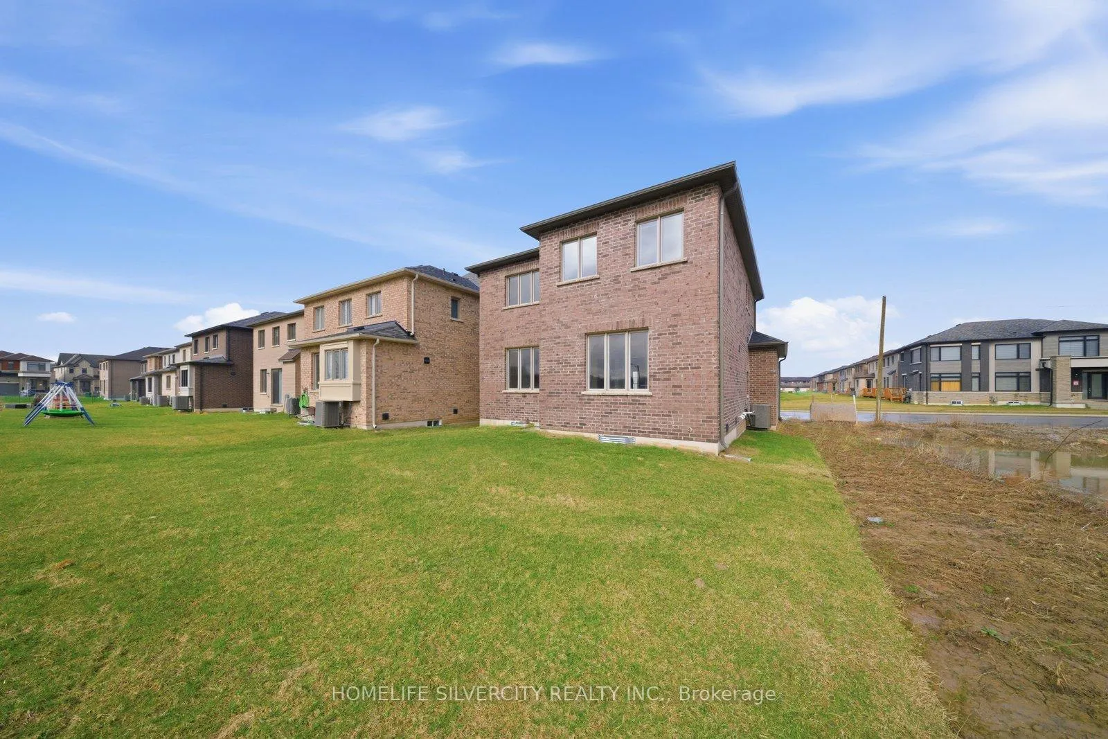 Photo 44 of 1 Dore Drive, Brantford — HOMEH