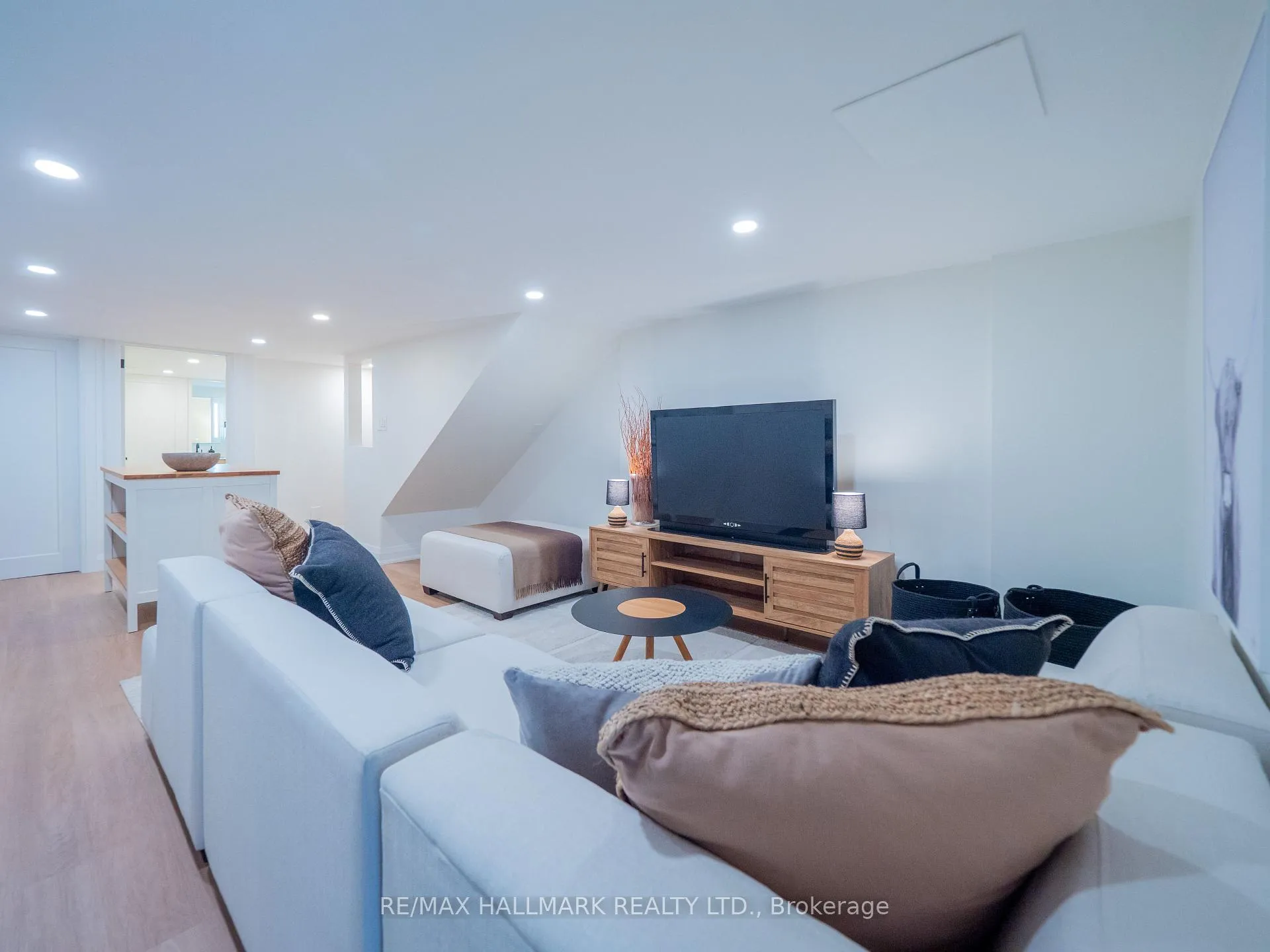 Photo 35 of 5 Ravina Crescent, Toronto, Blake-Jones — HOMEH
