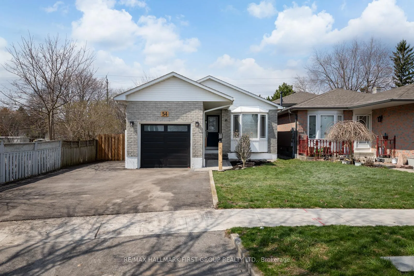 Photo 3 of 54 Hialeah Crescent, Whitby, Blue Grass Meadows — HOMEH