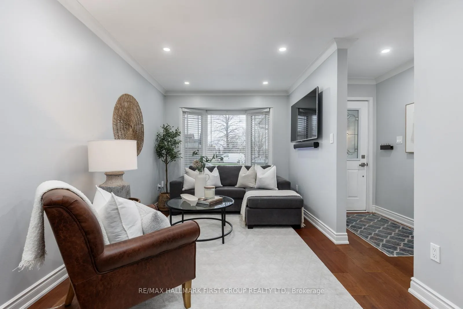 Photo 4 of 54 Hialeah Crescent, Whitby, Blue Grass Meadows — HOMEH