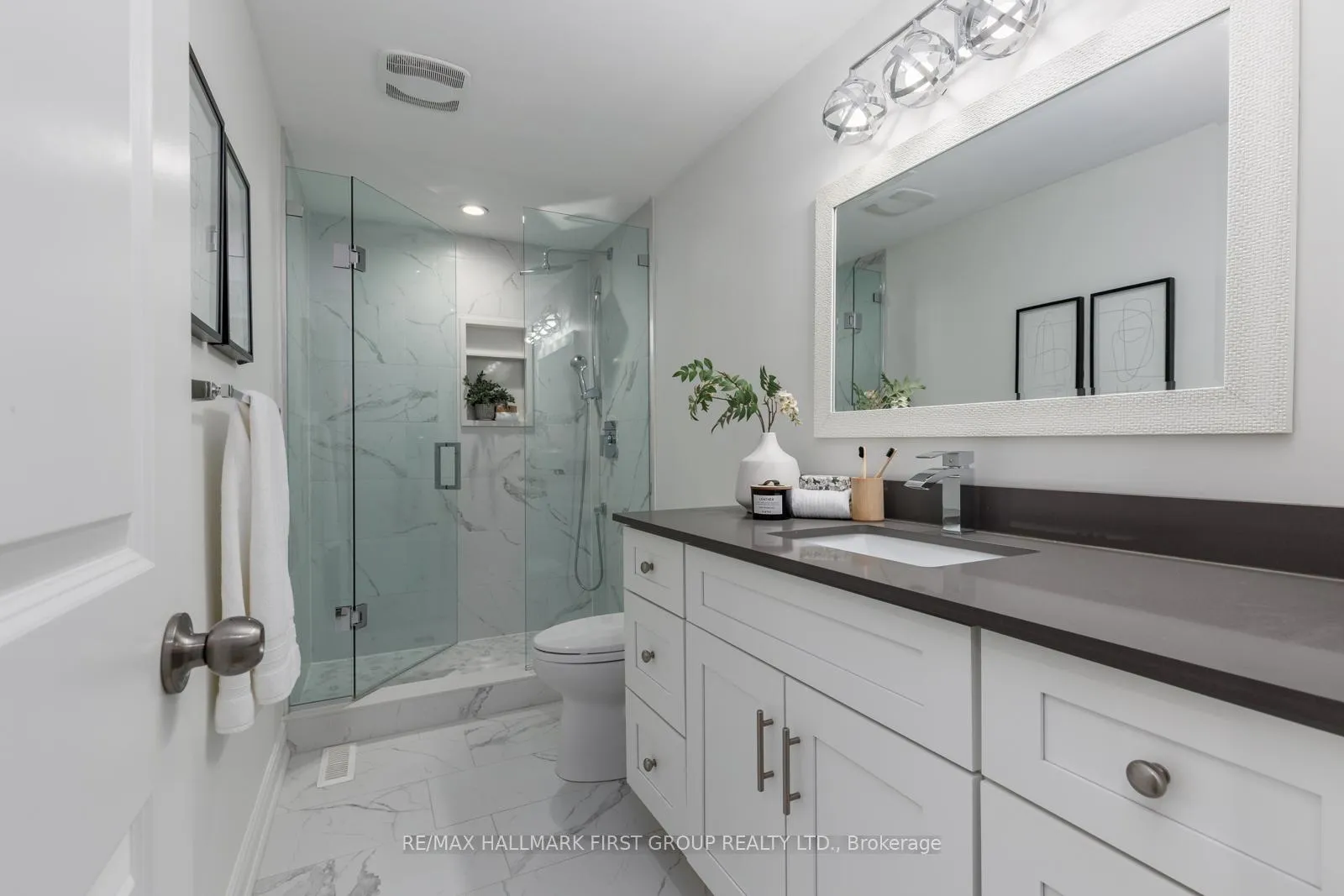 Photo 17 of 54 Hialeah Crescent, Whitby, Blue Grass Meadows — HOMEH