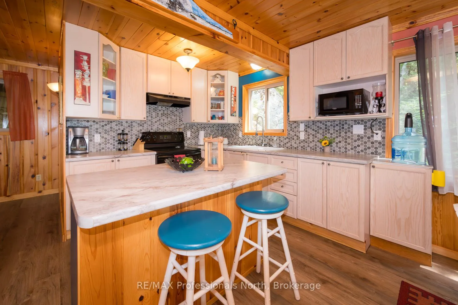 Photo 6 of 255 Cedar Lane, Kearney, Proudfoot — HOMEH