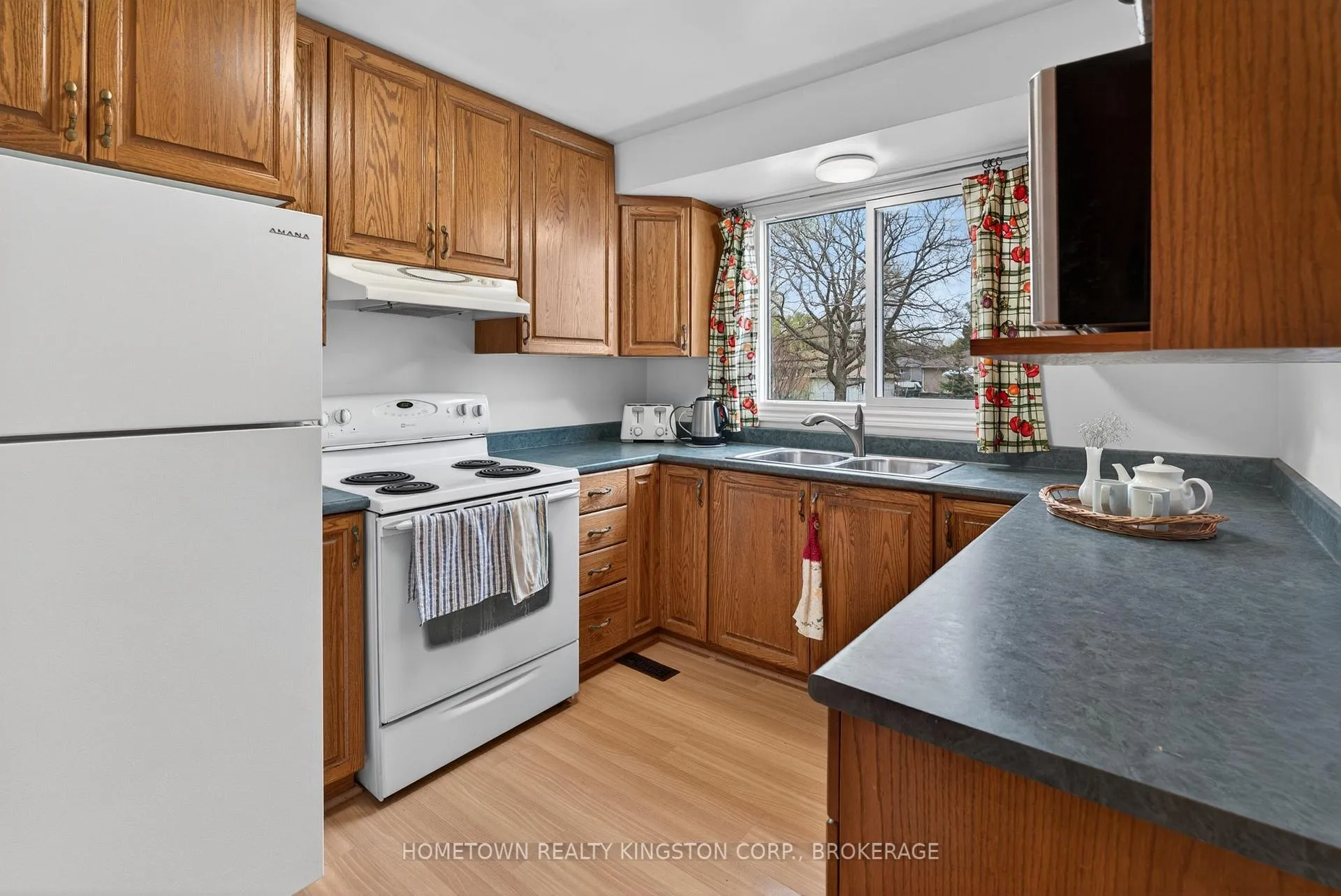Photo 8 of 23 Fairfield Boulevard, Loyalist, Amherstview — HOMEH