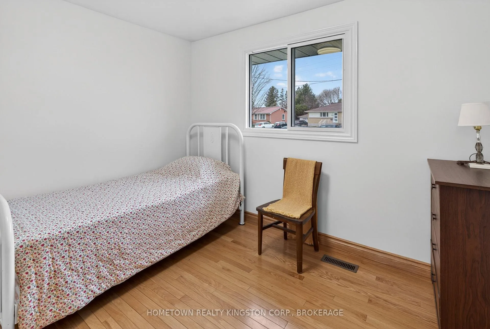 Photo 13 of 23 Fairfield Boulevard, Loyalist, Amherstview — HOMEH