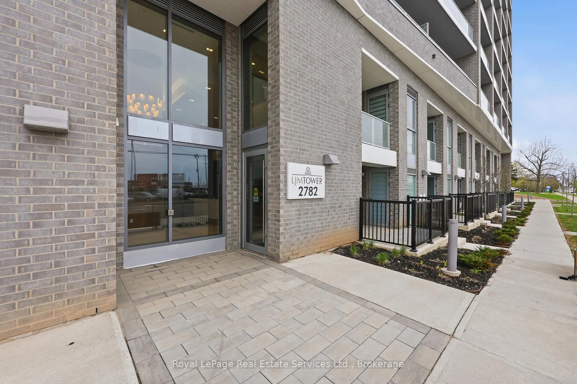 Photo 3 of Unit 202, 2782 Barton Street E, Hamilton, Riverdale — HOMEH