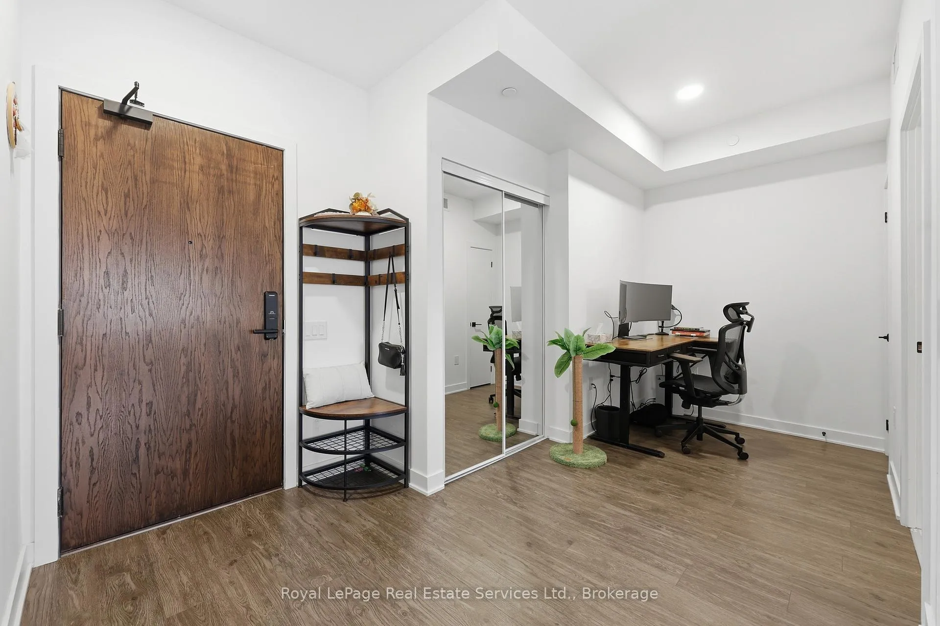 Photo 5 of Unit 202, 2782 Barton Street E, Hamilton, Riverdale — HOMEH