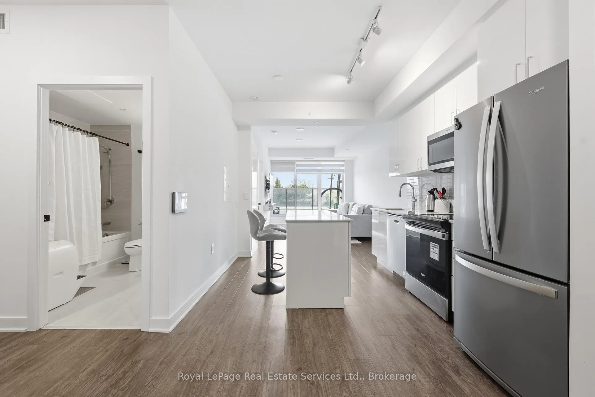 Photo 6 of Unit 202, 2782 Barton Street E, Hamilton, Riverdale — HOMEH