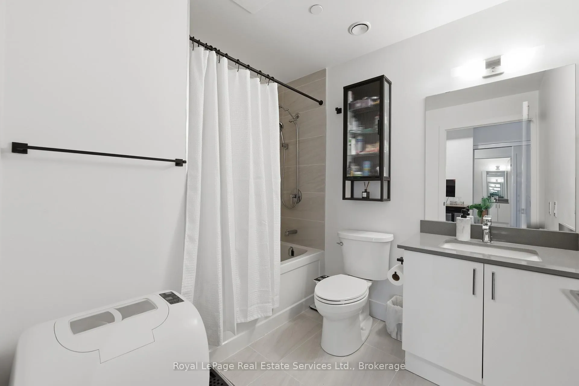 Photo 8 of Unit 202, 2782 Barton Street E, Hamilton, Riverdale — HOMEH