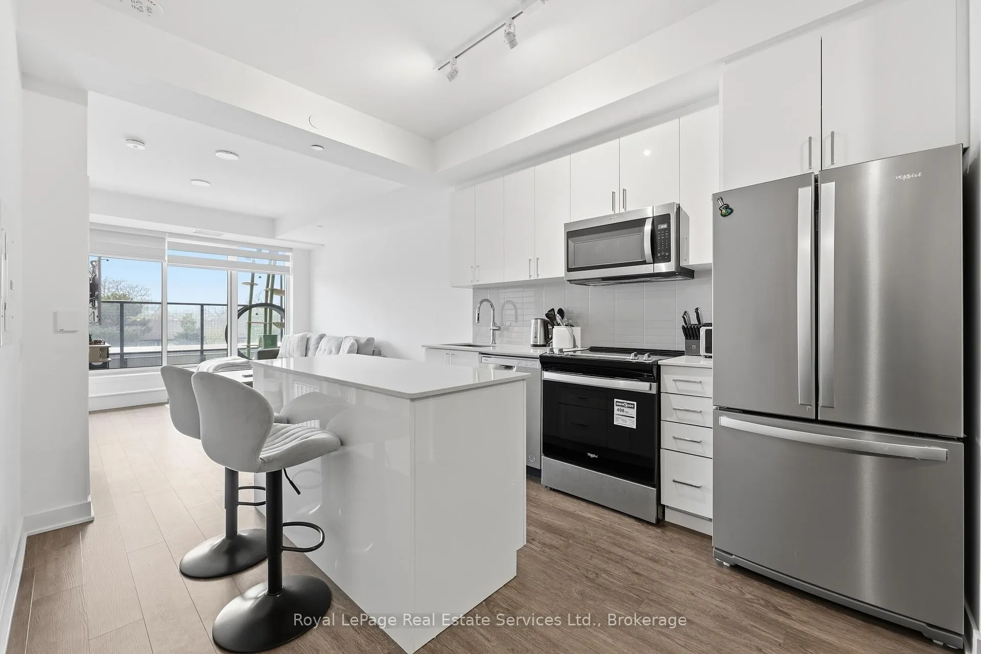 Photo 10 of Unit 202, 2782 Barton Street E, Hamilton, Riverdale — HOMEH