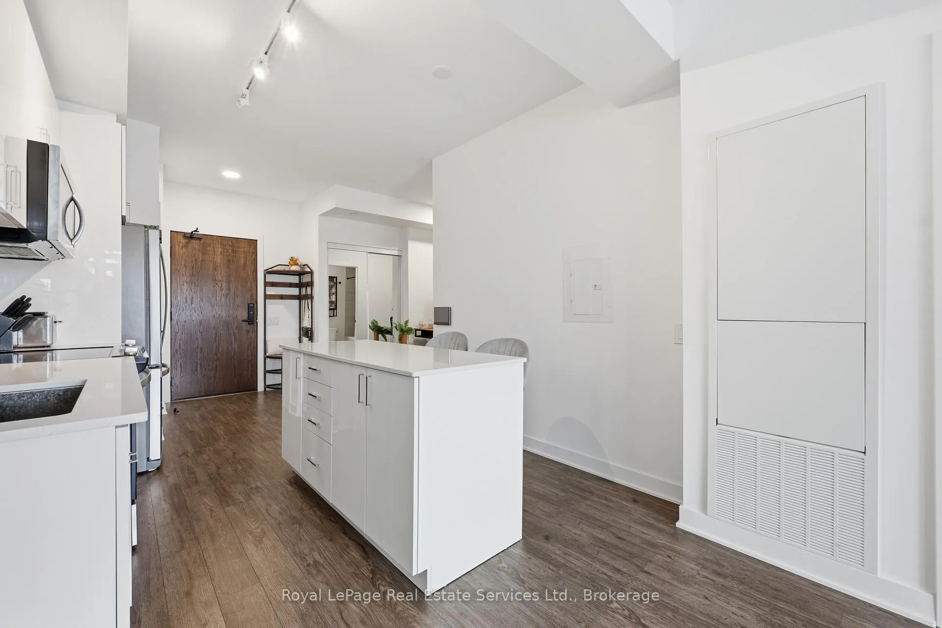 Photo 13 of Unit 202, 2782 Barton Street E, Hamilton, Riverdale — HOMEH