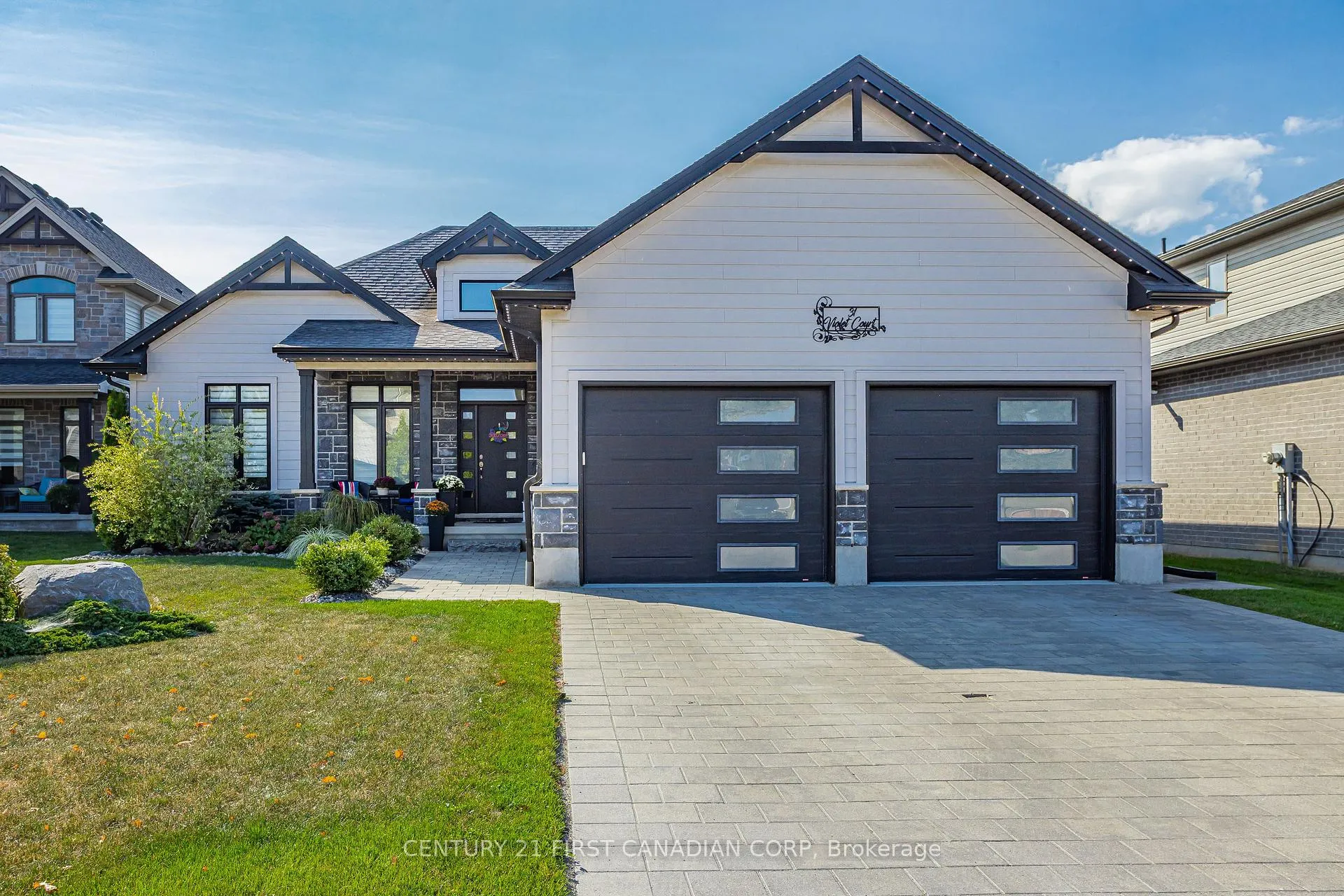 Photo 2 of 31 Violet Court, Middlesex Centre, Ilderton — HOMEH