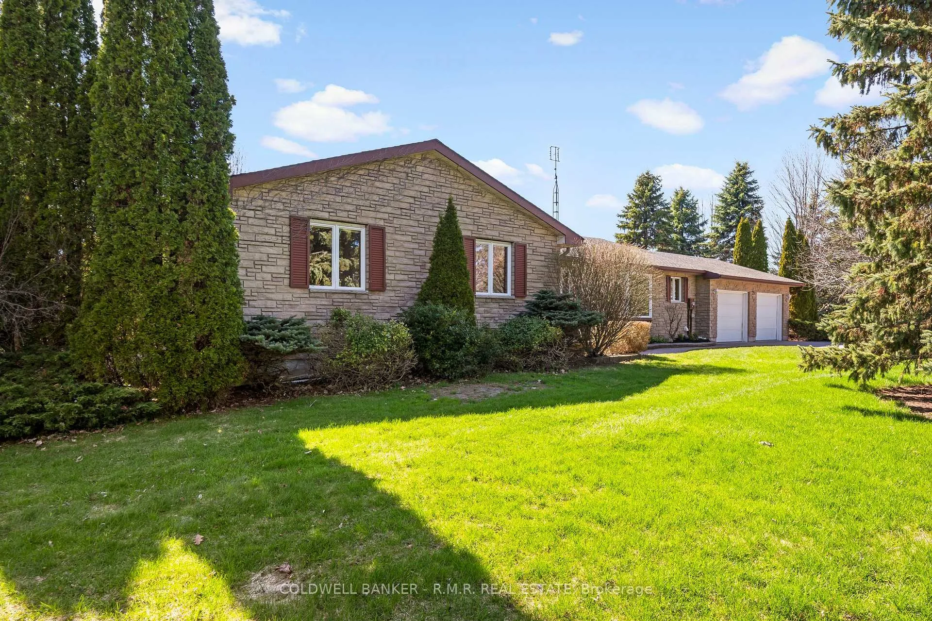 Photo 2 of 21 Skye Valley Drive, Hamilton Township, Rural Hamilton — HOMEH