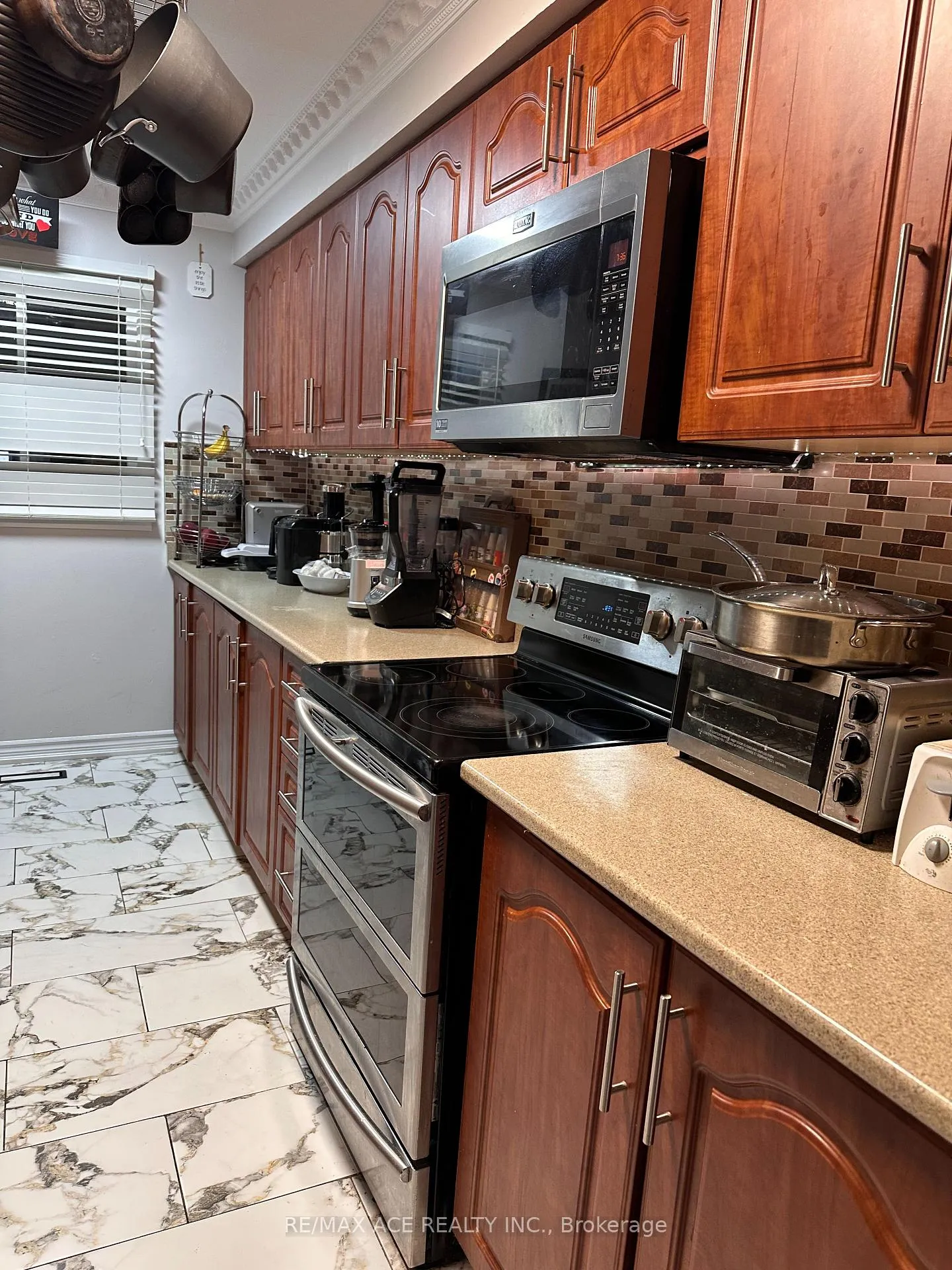 Photo 5 of 247 Royal Salisbury Way, Brampton, Madoc — HOMEH