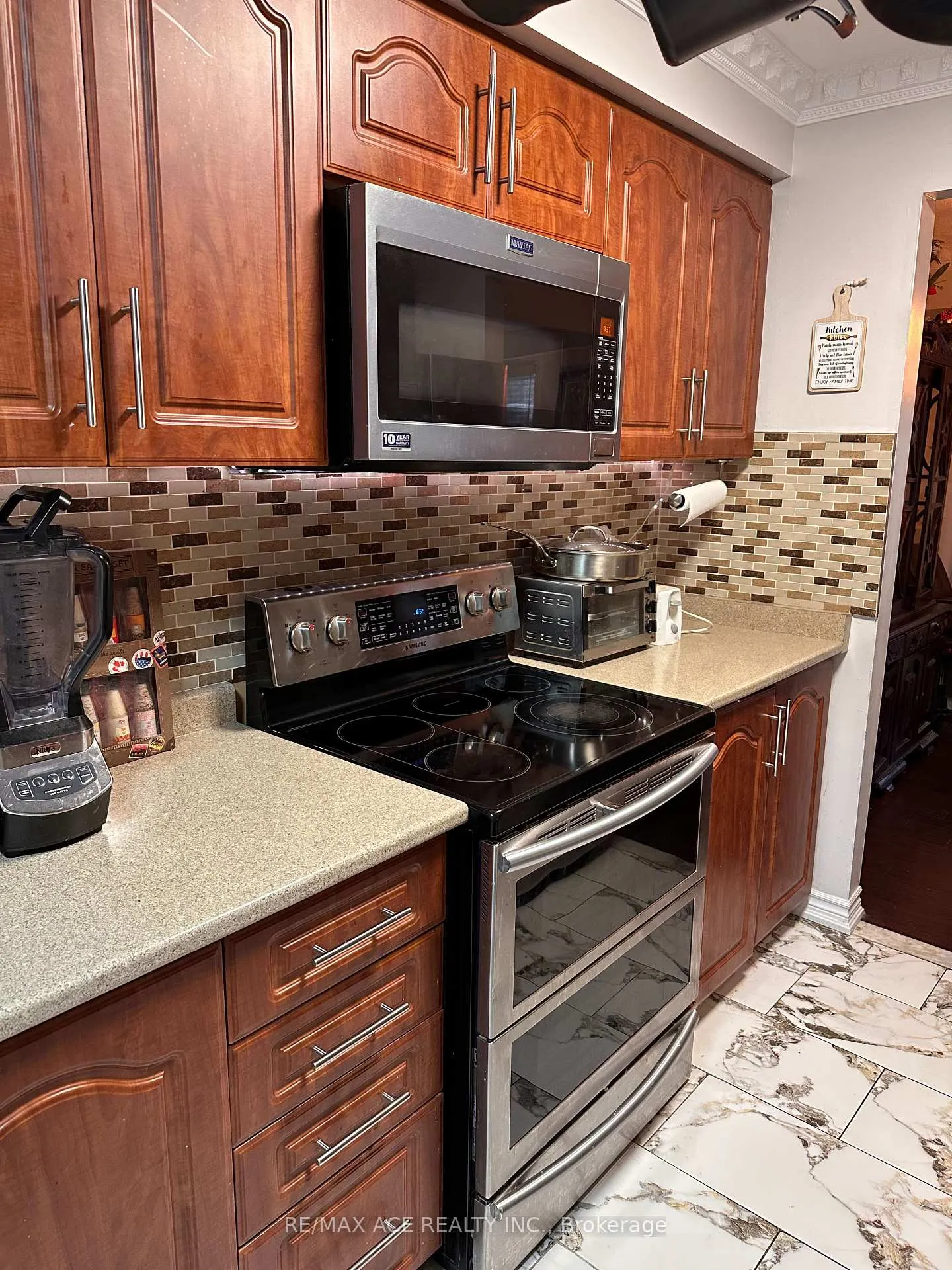 Photo 7 of 247 Royal Salisbury Way, Brampton, Madoc — HOMEH