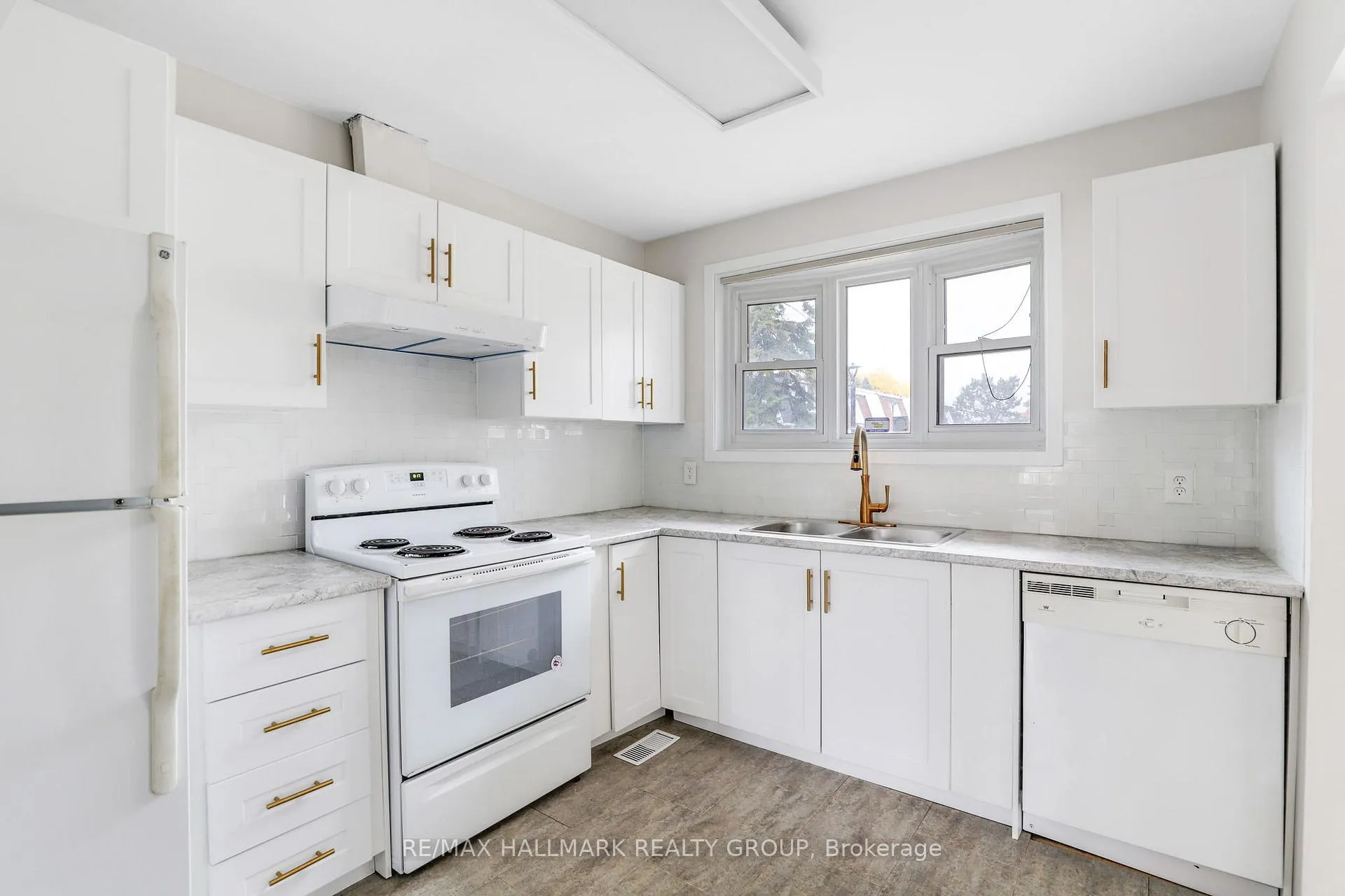Photo 4 of Unit 44, 920 Dynes Road, Ottawa, Carleton Square — HOMEH