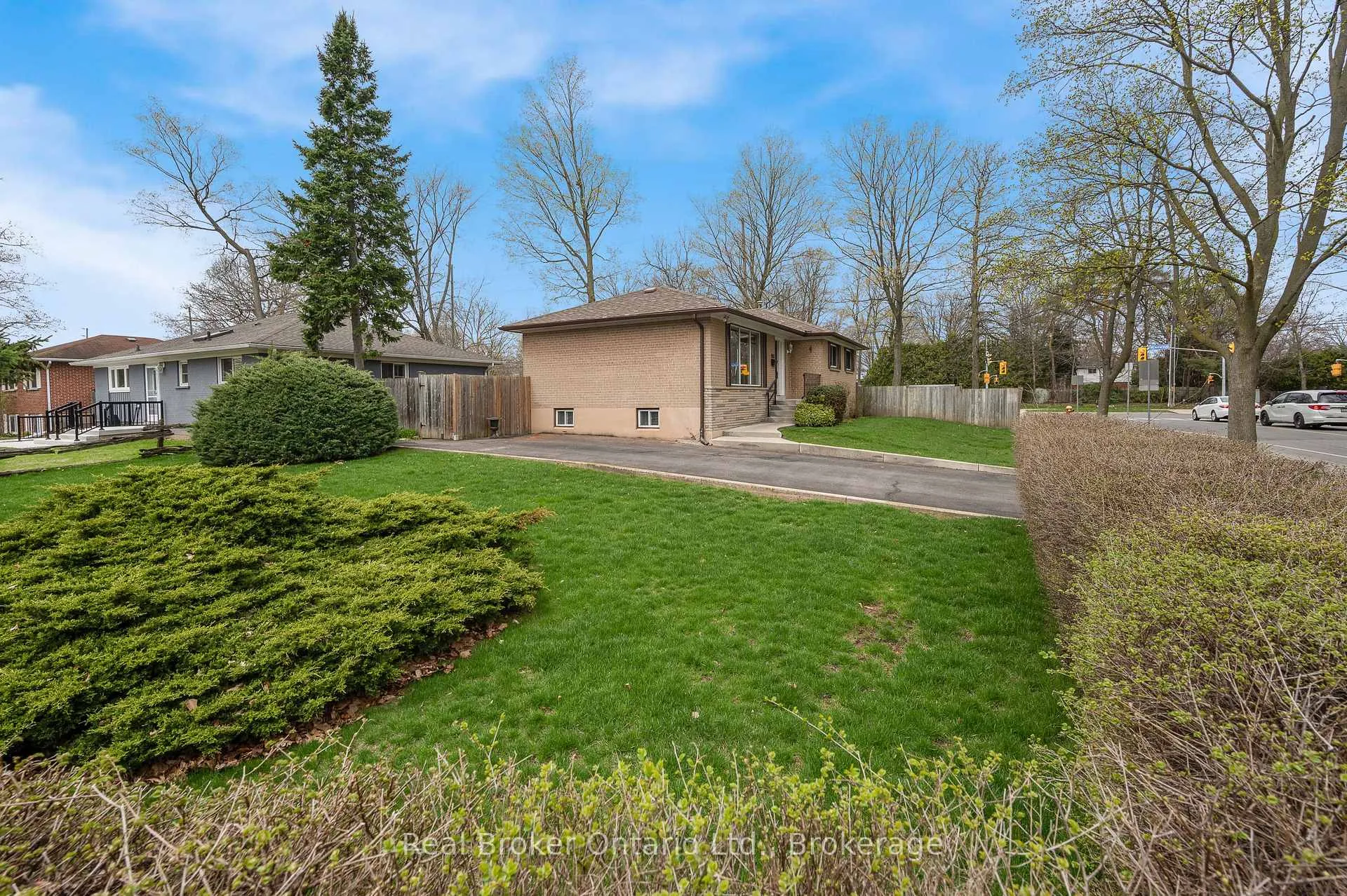 Photo 2 of 434 Hampton Heath Road, Burlington, Appleby — HOMEH