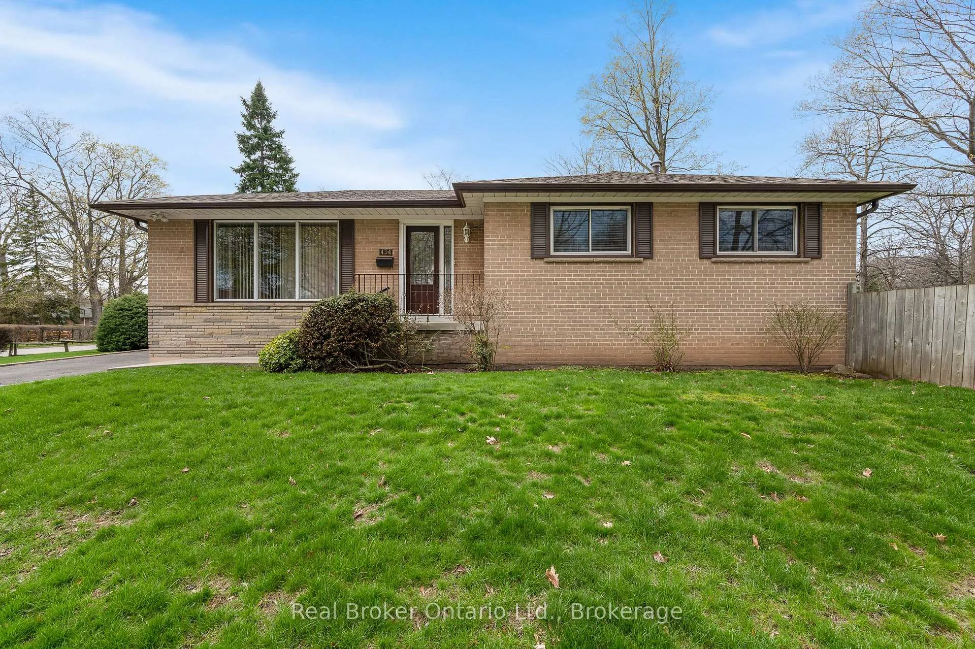 Photo 5 of 434 Hampton Heath Road, Burlington, Appleby — HOMEH