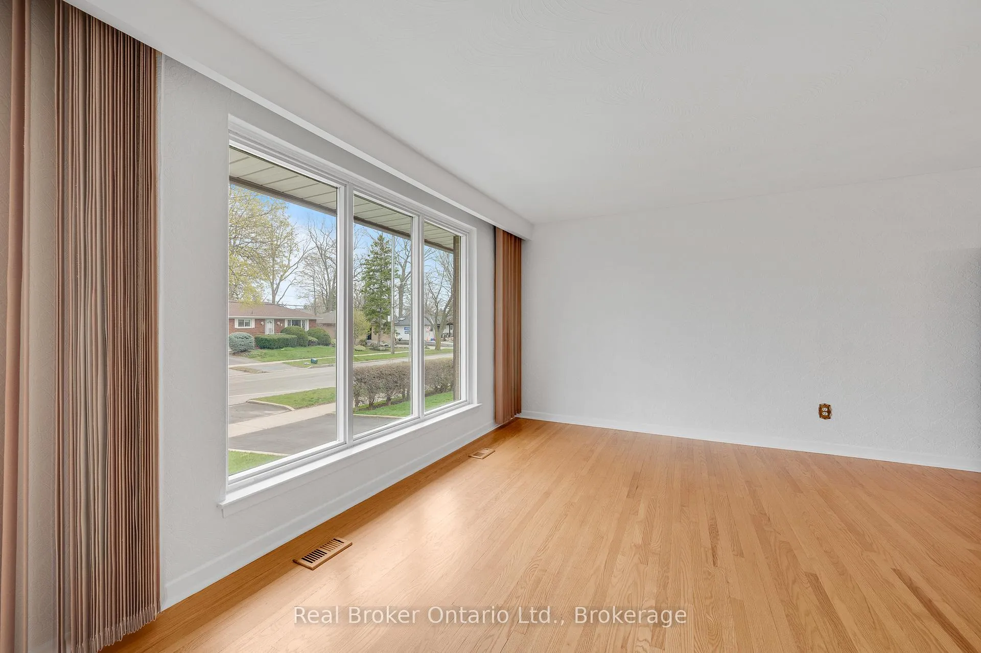 Photo 8 of 434 Hampton Heath Road, Burlington, Appleby — HOMEH