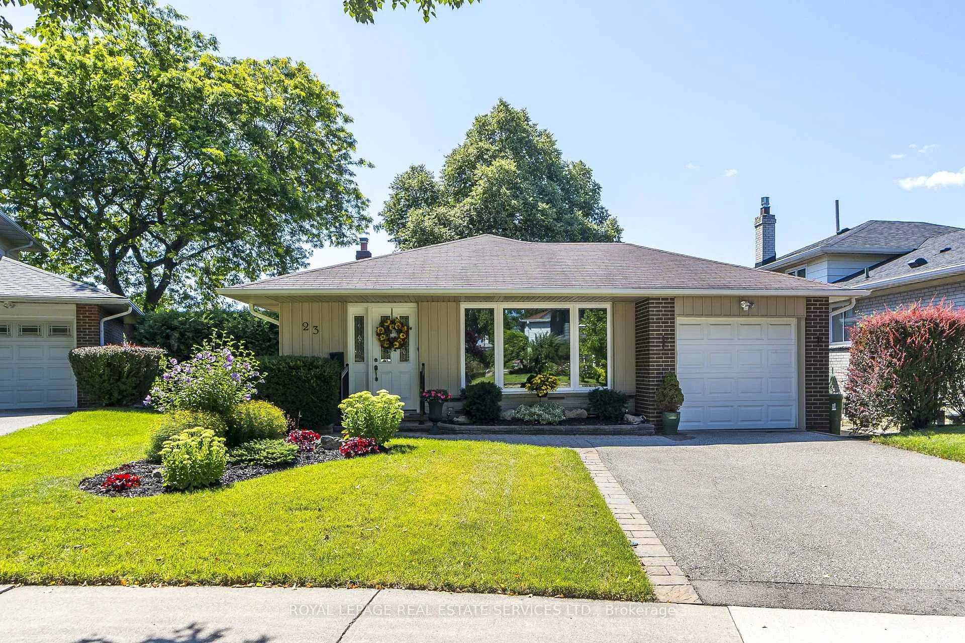 Photo 1 of 23 Birchleaf Crescent, Etobicoke, Willowridge-Martingrove-Richview — HOMEH