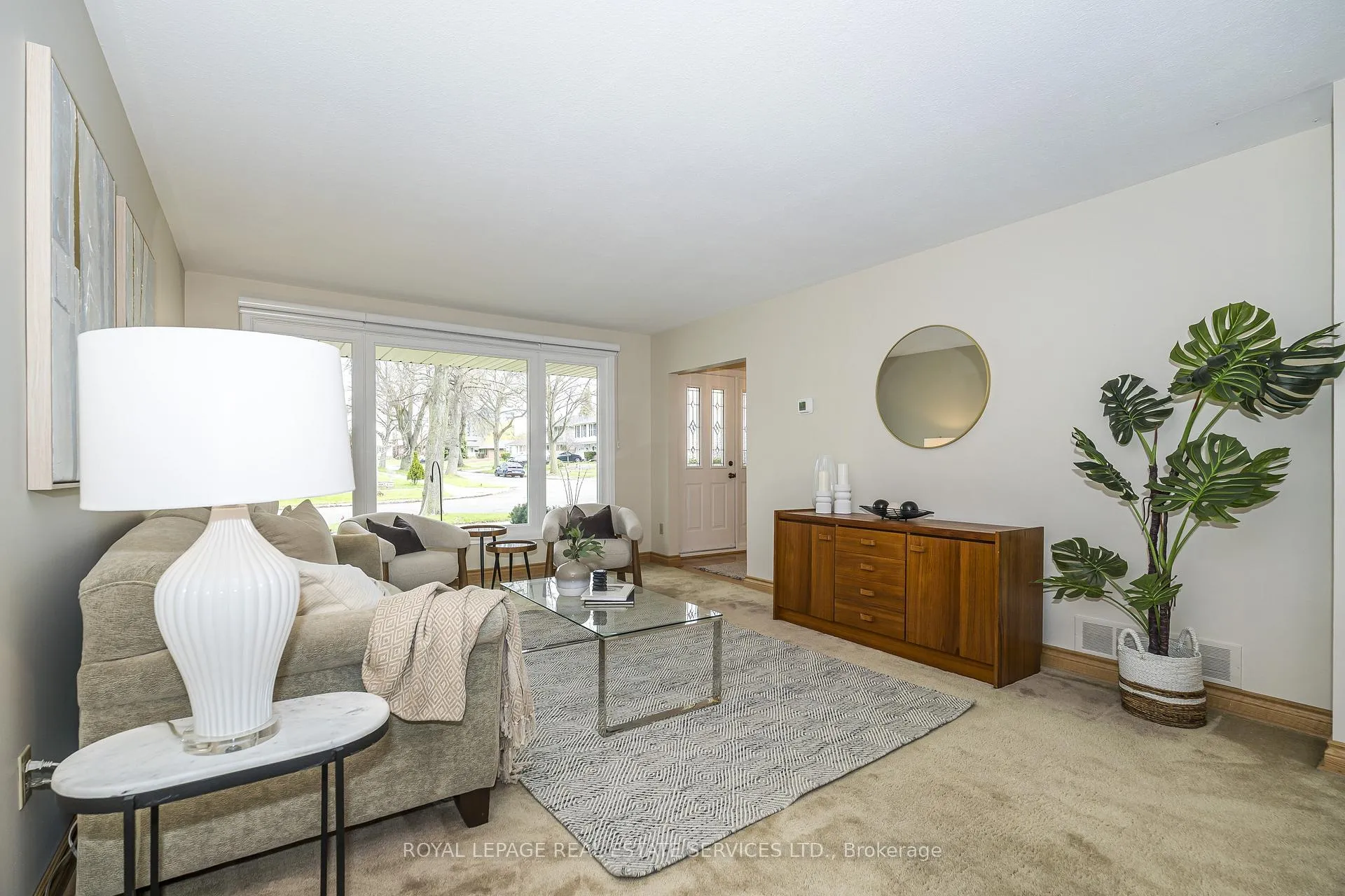 Photo 5 of 23 Birchleaf Crescent, Etobicoke, Willowridge-Martingrove-Richview — HOMEH