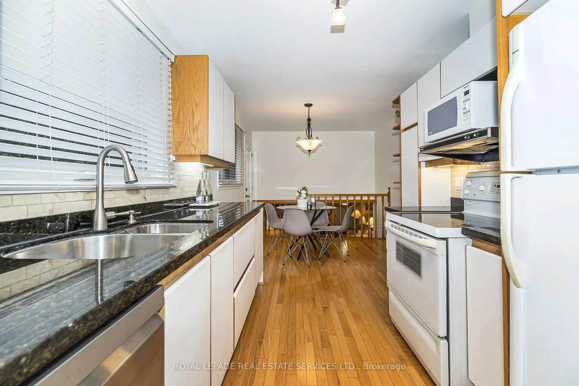 Photo 9 of 23 Birchleaf Crescent, Etobicoke, Willowridge-Martingrove-Richview — HOMEH