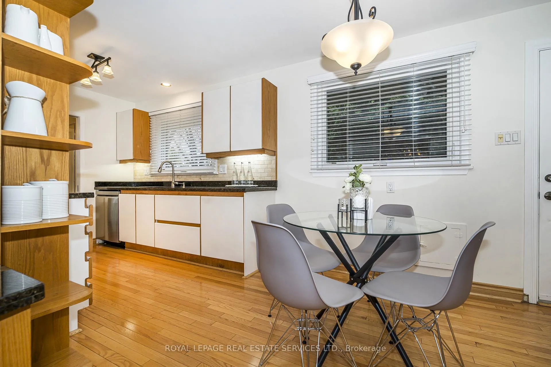 Photo 11 of 23 Birchleaf Crescent, Etobicoke, Willowridge-Martingrove-Richview — HOMEH