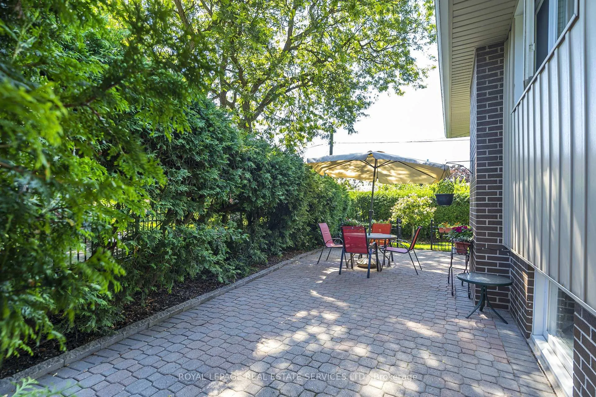 Photo 12 of 23 Birchleaf Crescent, Etobicoke, Willowridge-Martingrove-Richview — HOMEH