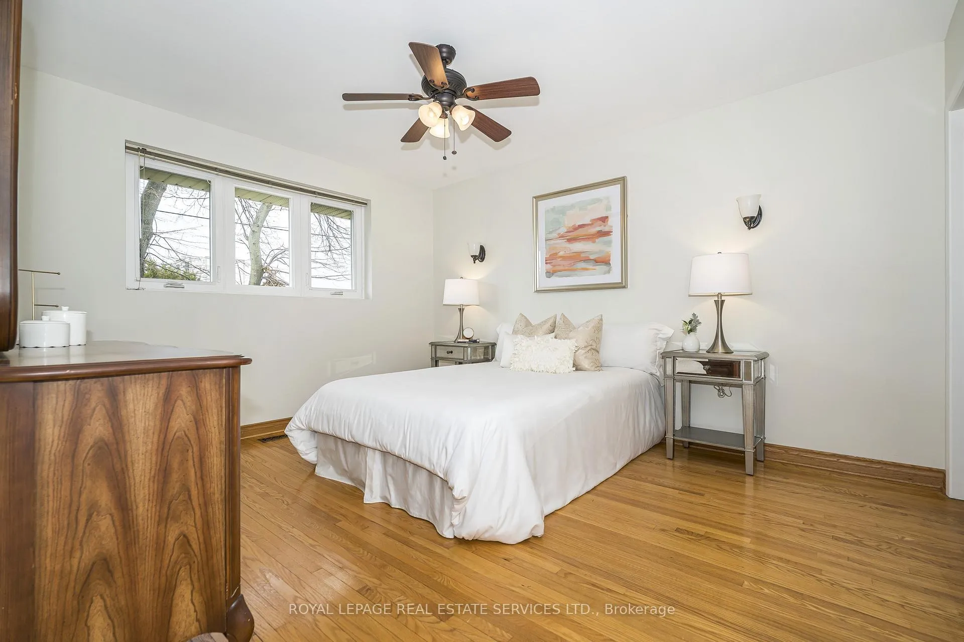 Photo 14 of 23 Birchleaf Crescent, Etobicoke, Willowridge-Martingrove-Richview — HOMEH