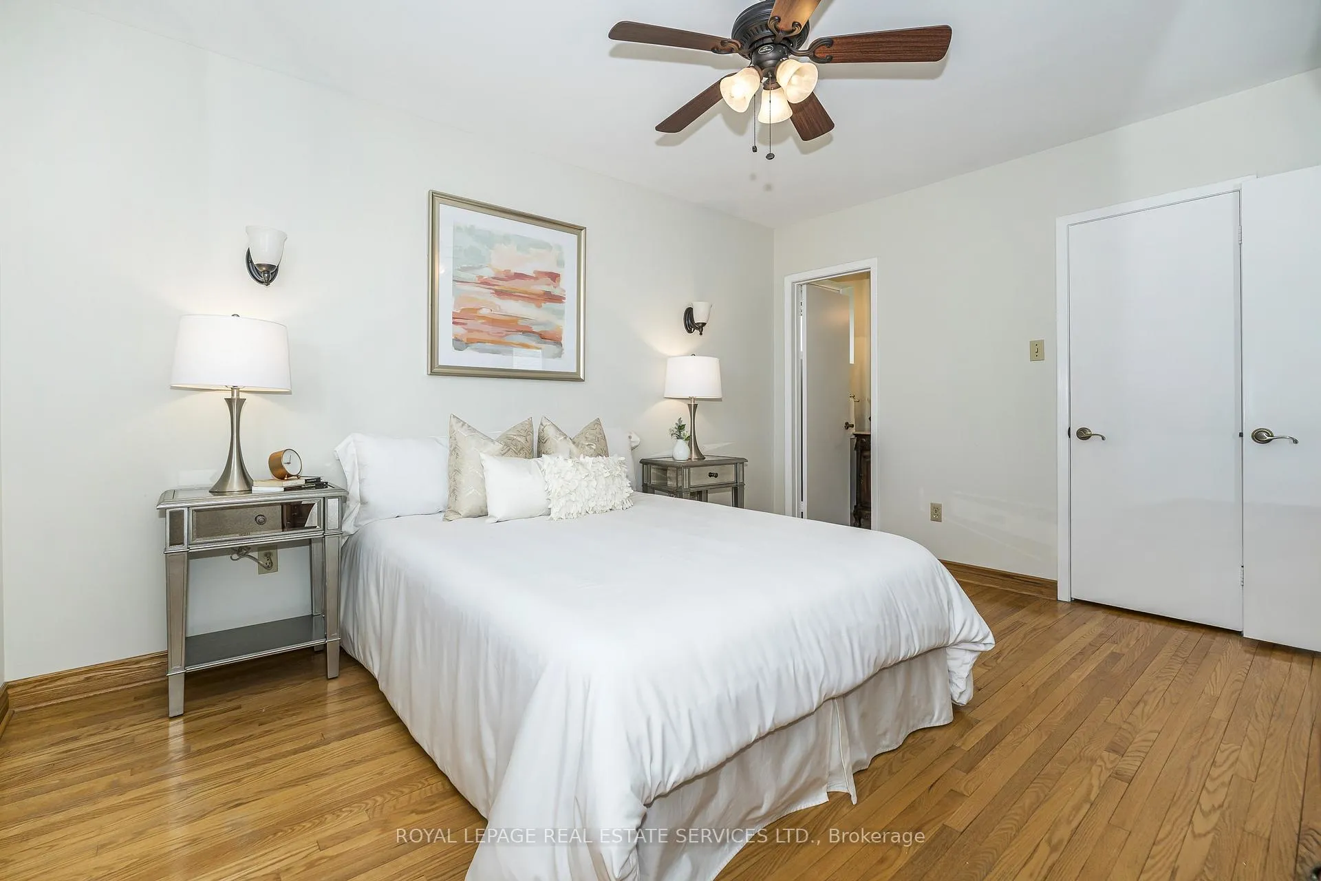 Photo 15 of 23 Birchleaf Crescent, Etobicoke, Willowridge-Martingrove-Richview — HOMEH