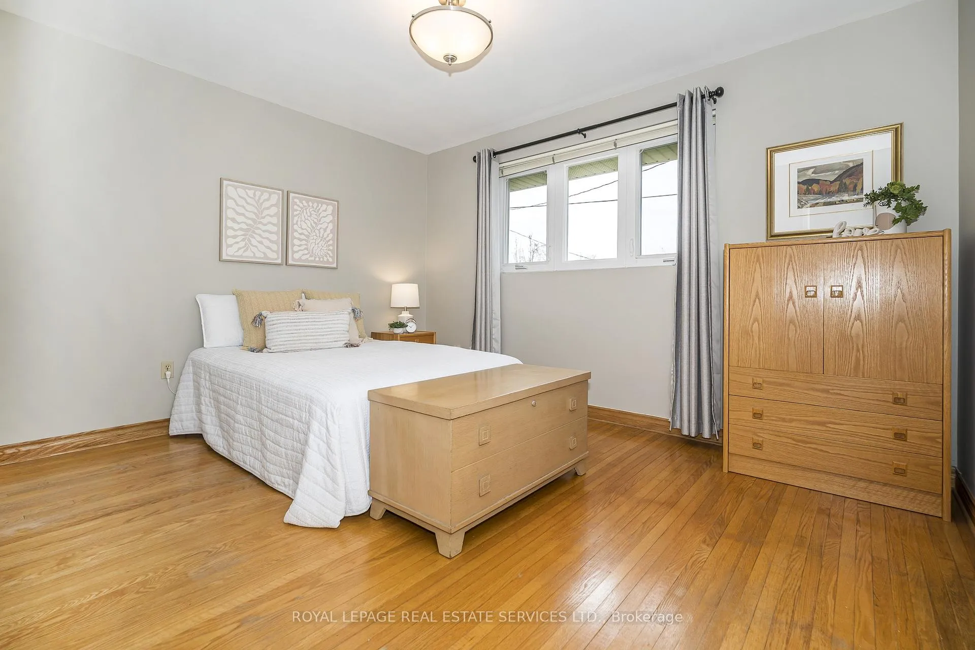 Photo 17 of 23 Birchleaf Crescent, Etobicoke, Willowridge-Martingrove-Richview — HOMEH