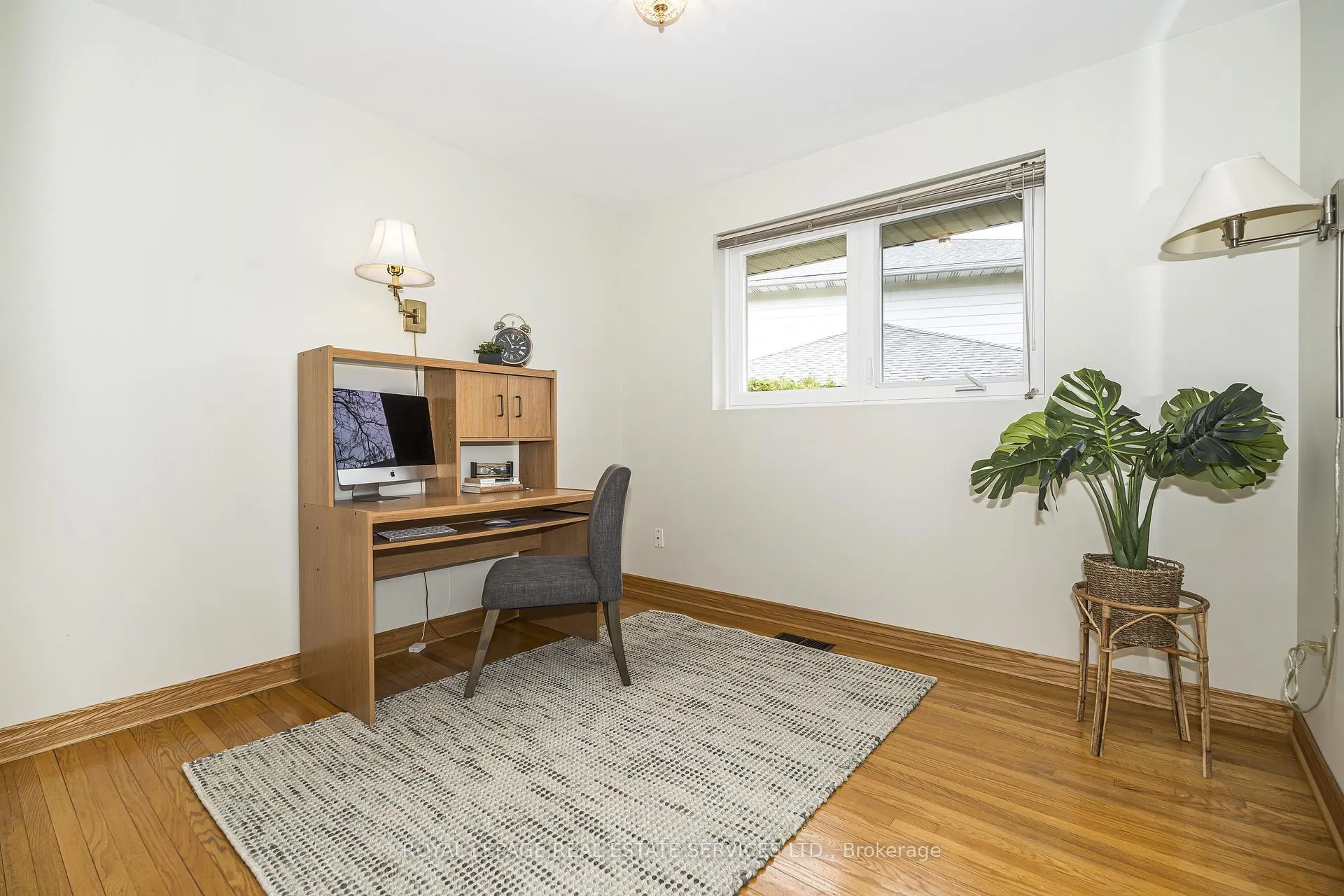 Photo 19 of 23 Birchleaf Crescent, Etobicoke, Willowridge-Martingrove-Richview — HOMEH