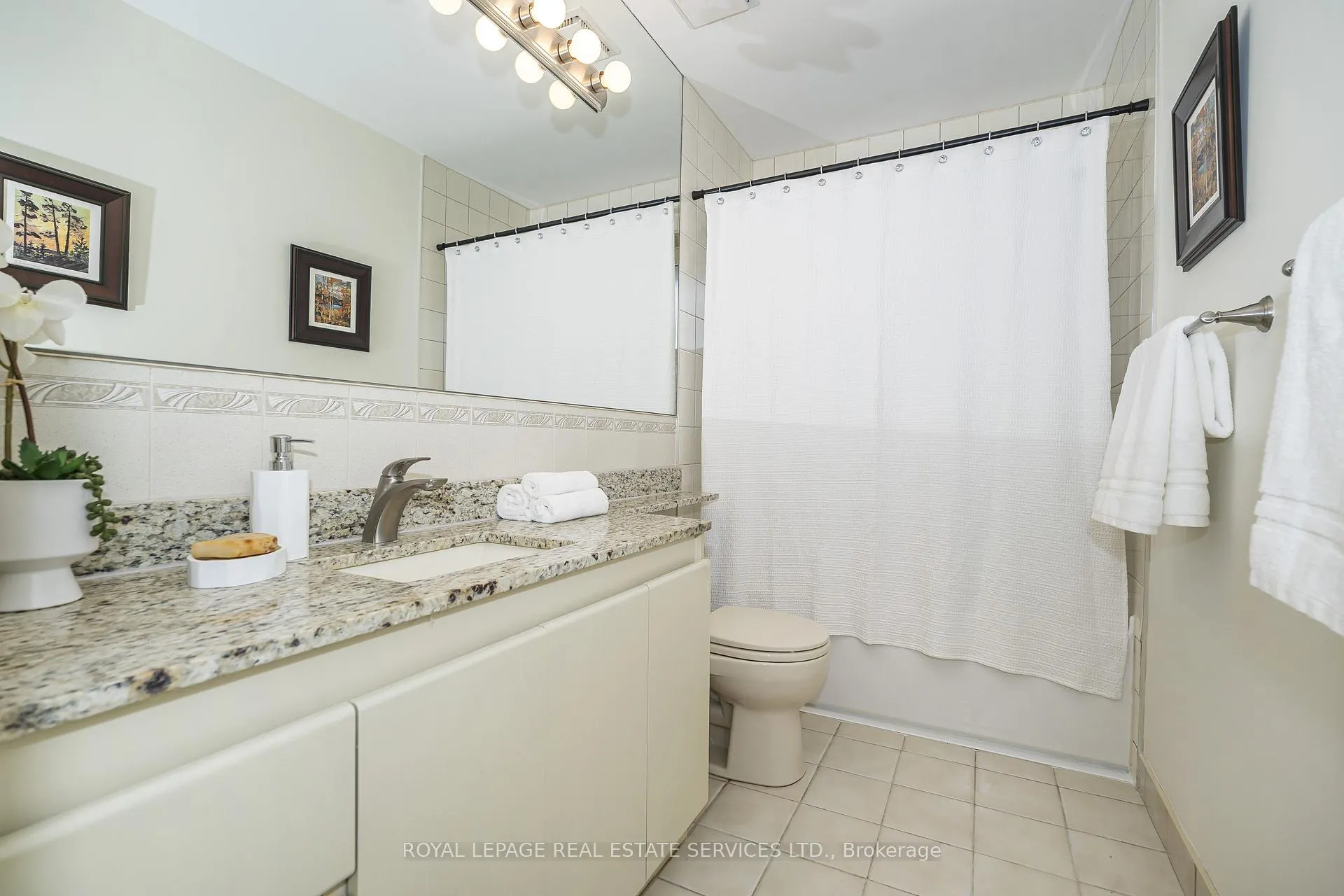 Photo 20 of 23 Birchleaf Crescent, Etobicoke, Willowridge-Martingrove-Richview — HOMEH