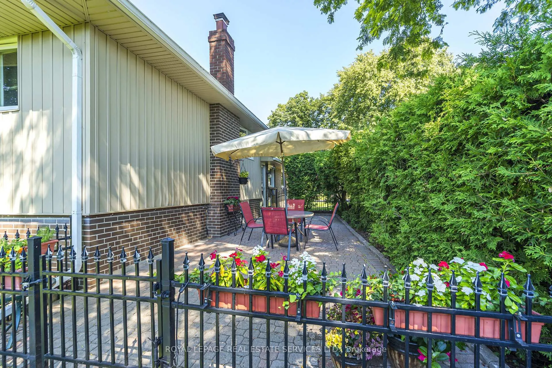 Photo 28 of 23 Birchleaf Crescent, Etobicoke, Willowridge-Martingrove-Richview — HOMEH