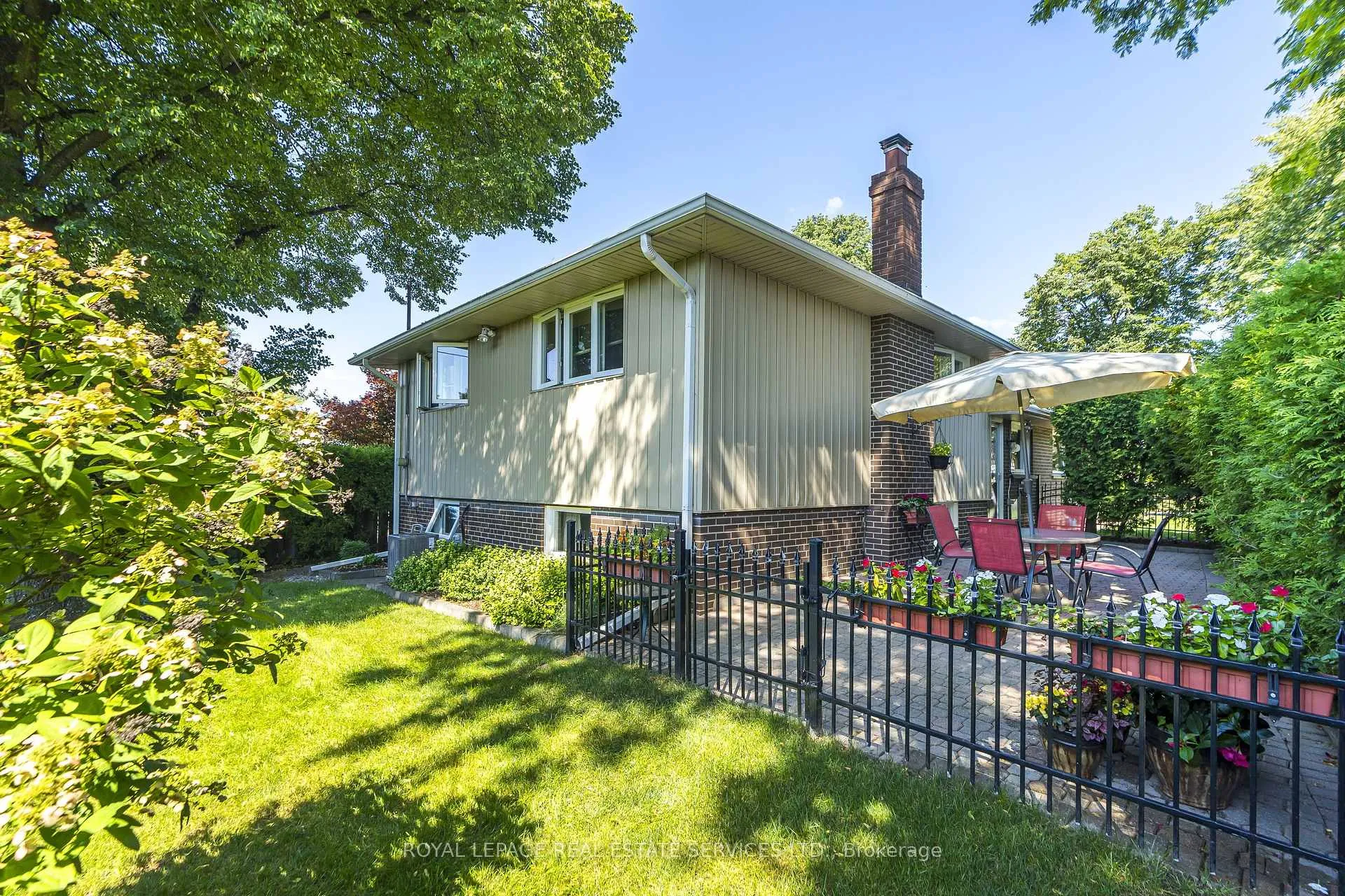 Photo 29 of 23 Birchleaf Crescent, Etobicoke, Willowridge-Martingrove-Richview — HOMEH