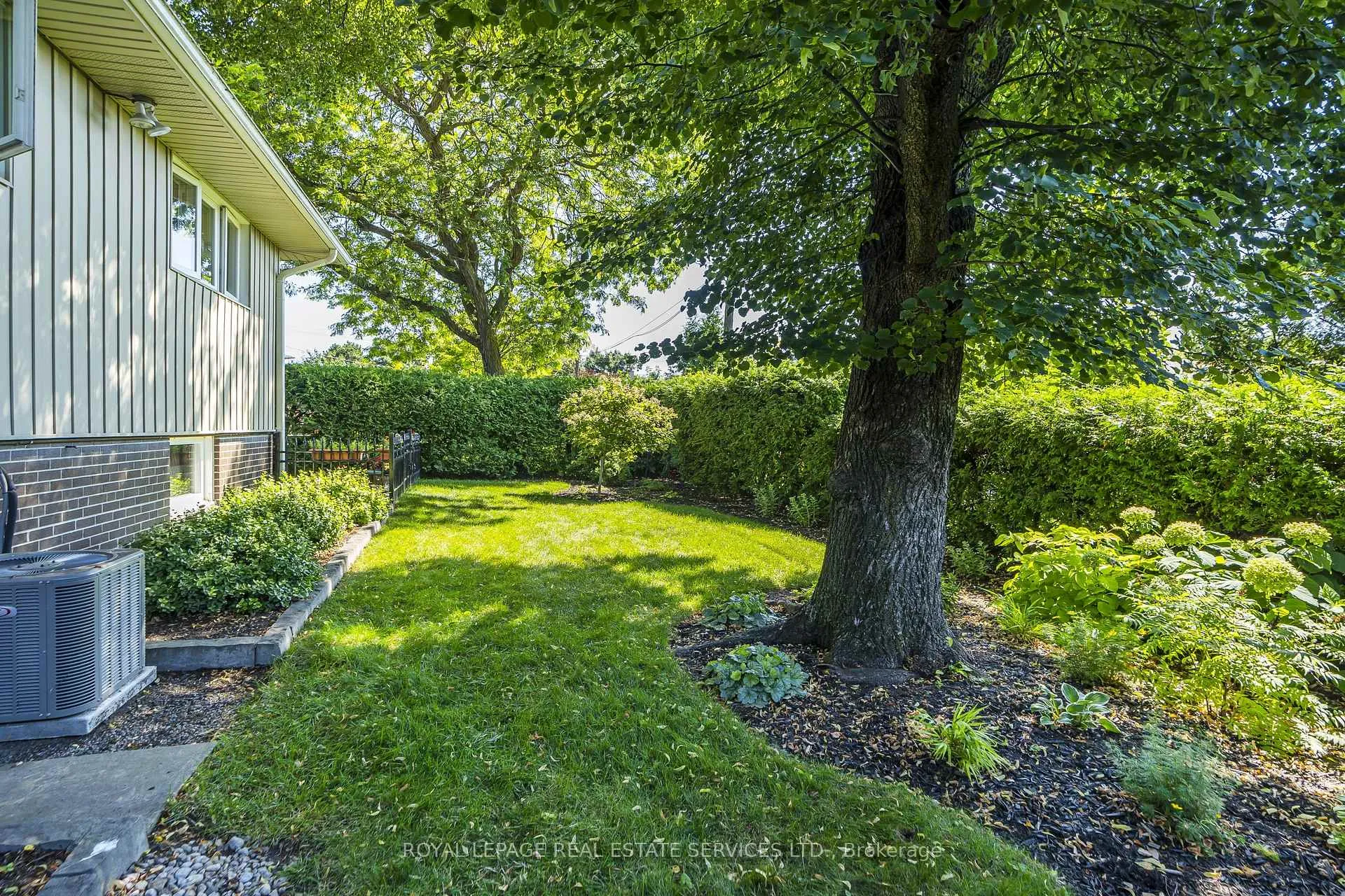 Photo 30 of 23 Birchleaf Crescent, Etobicoke, Willowridge-Martingrove-Richview — HOMEH