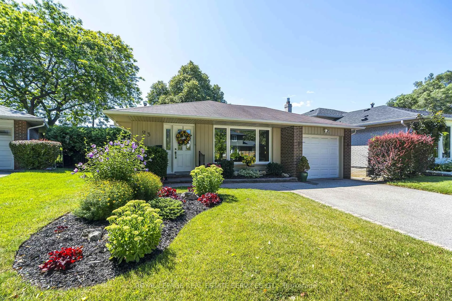 Photo 32 of 23 Birchleaf Crescent, Etobicoke, Willowridge-Martingrove-Richview — HOMEH