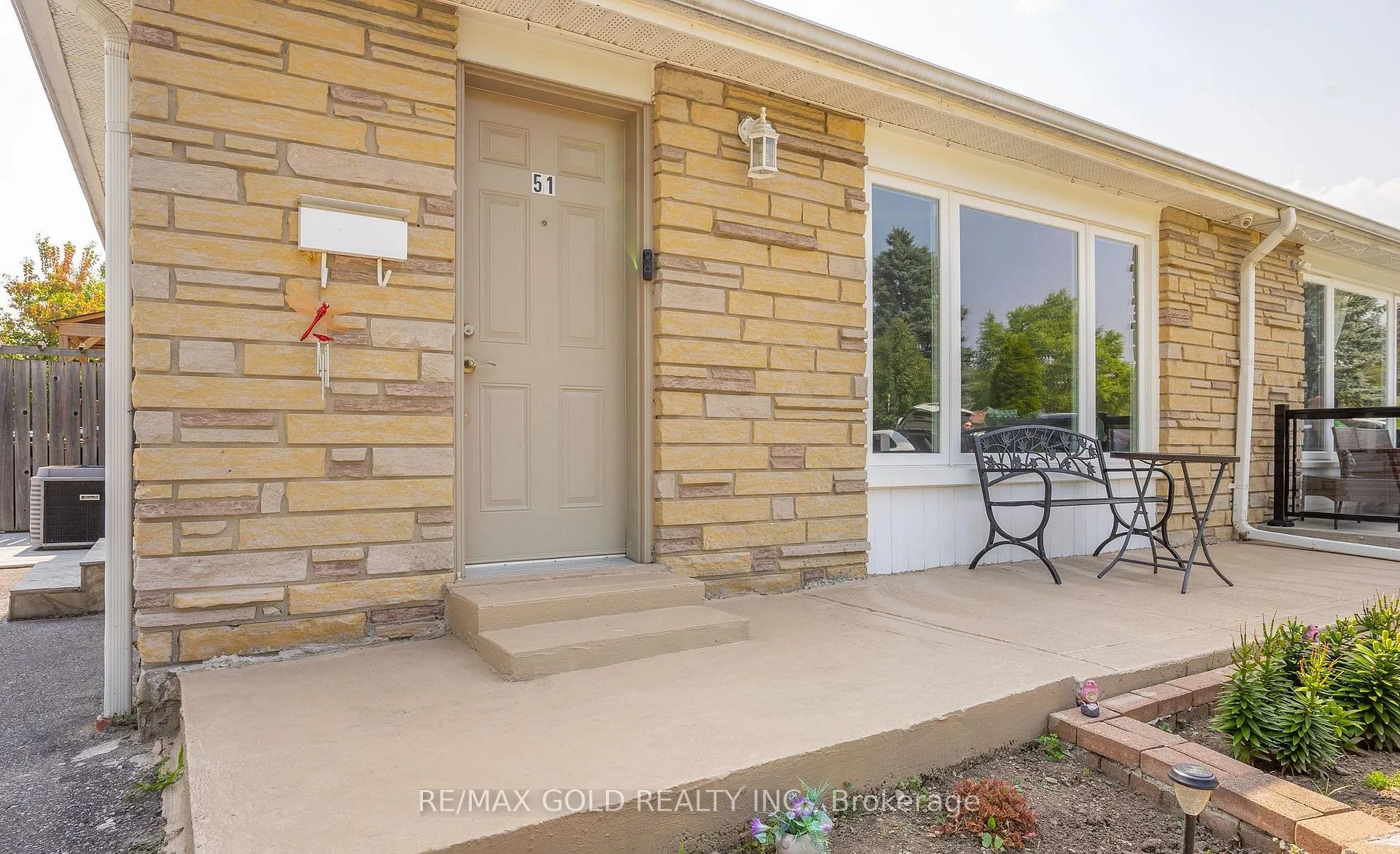 Photo 4 of 51 Davenport Crescent, Brampton, Southgate — HOMEH