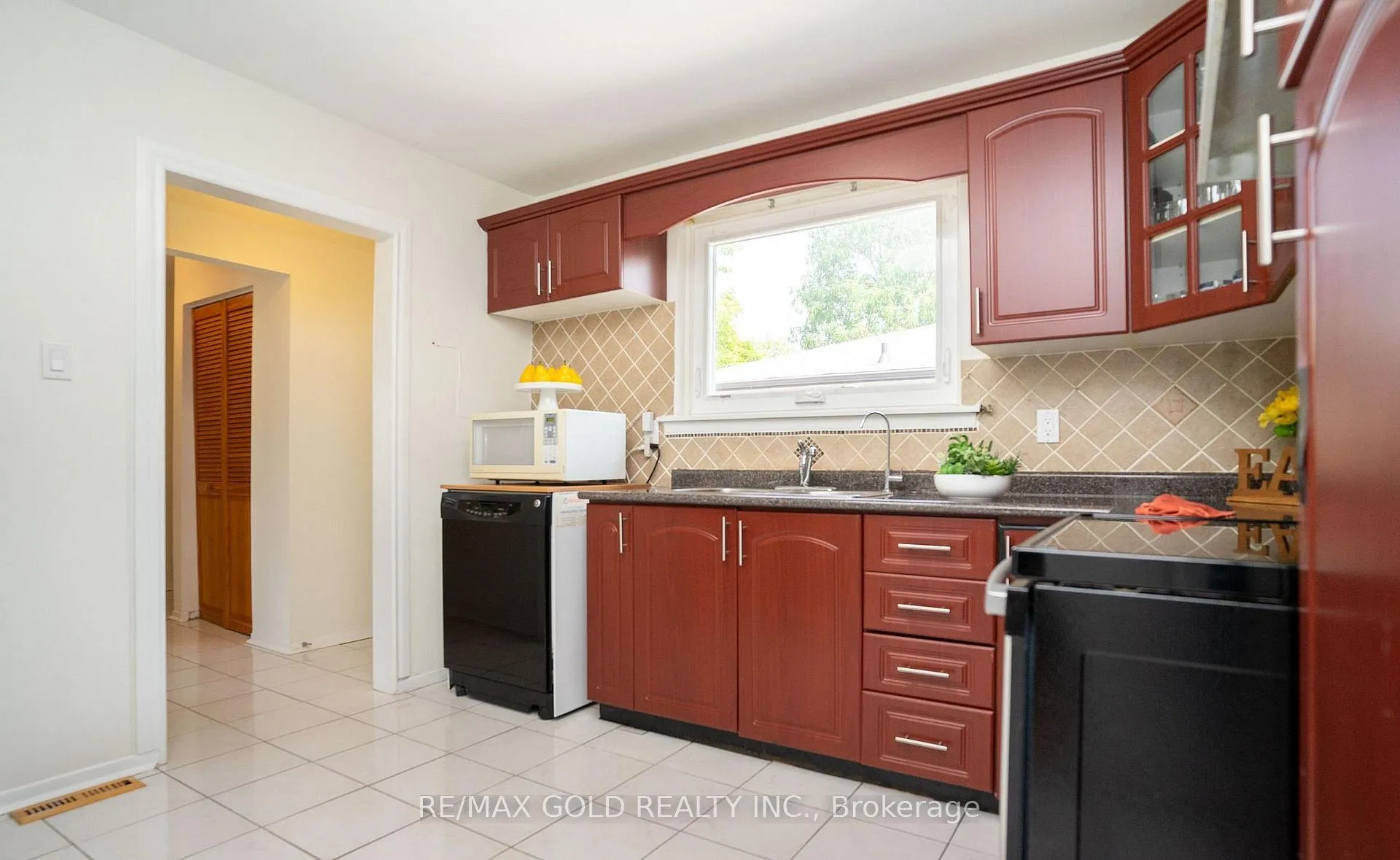 Photo 16 of 51 Davenport Crescent, Brampton, Southgate — HOMEH