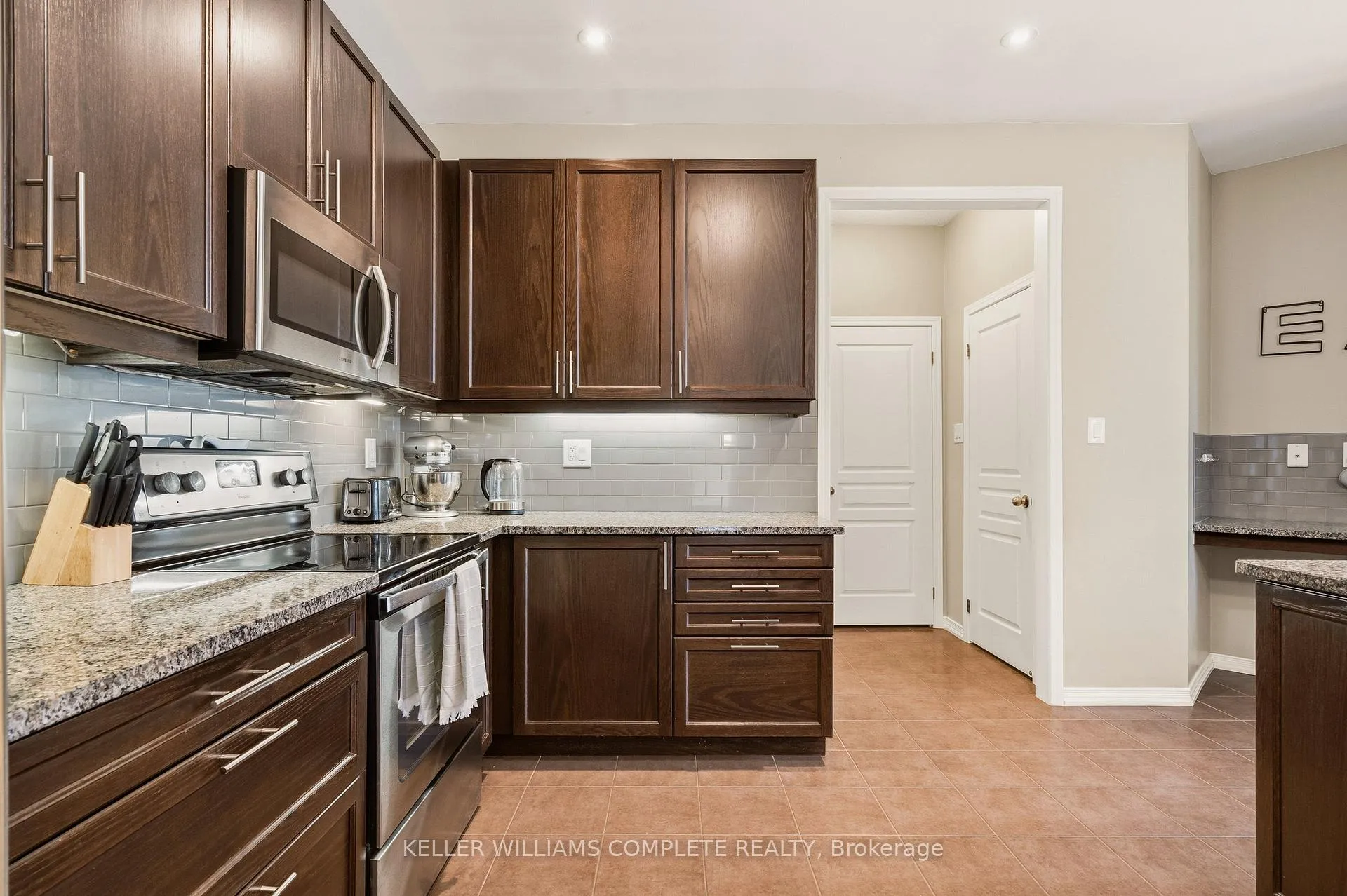 Photo 10 of 42 Yager Drive, Hamilton, Binbrook — HOMEH
