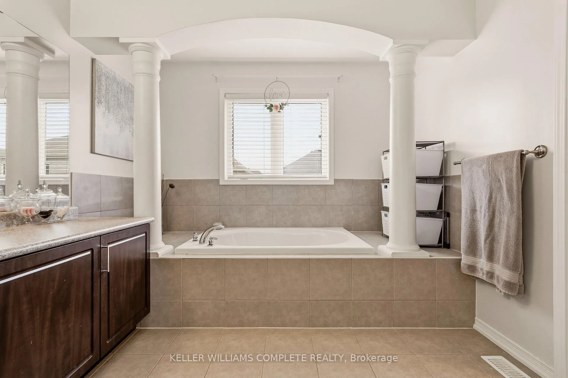 Photo 25 of 42 Yager Drive, Hamilton, Binbrook — HOMEH