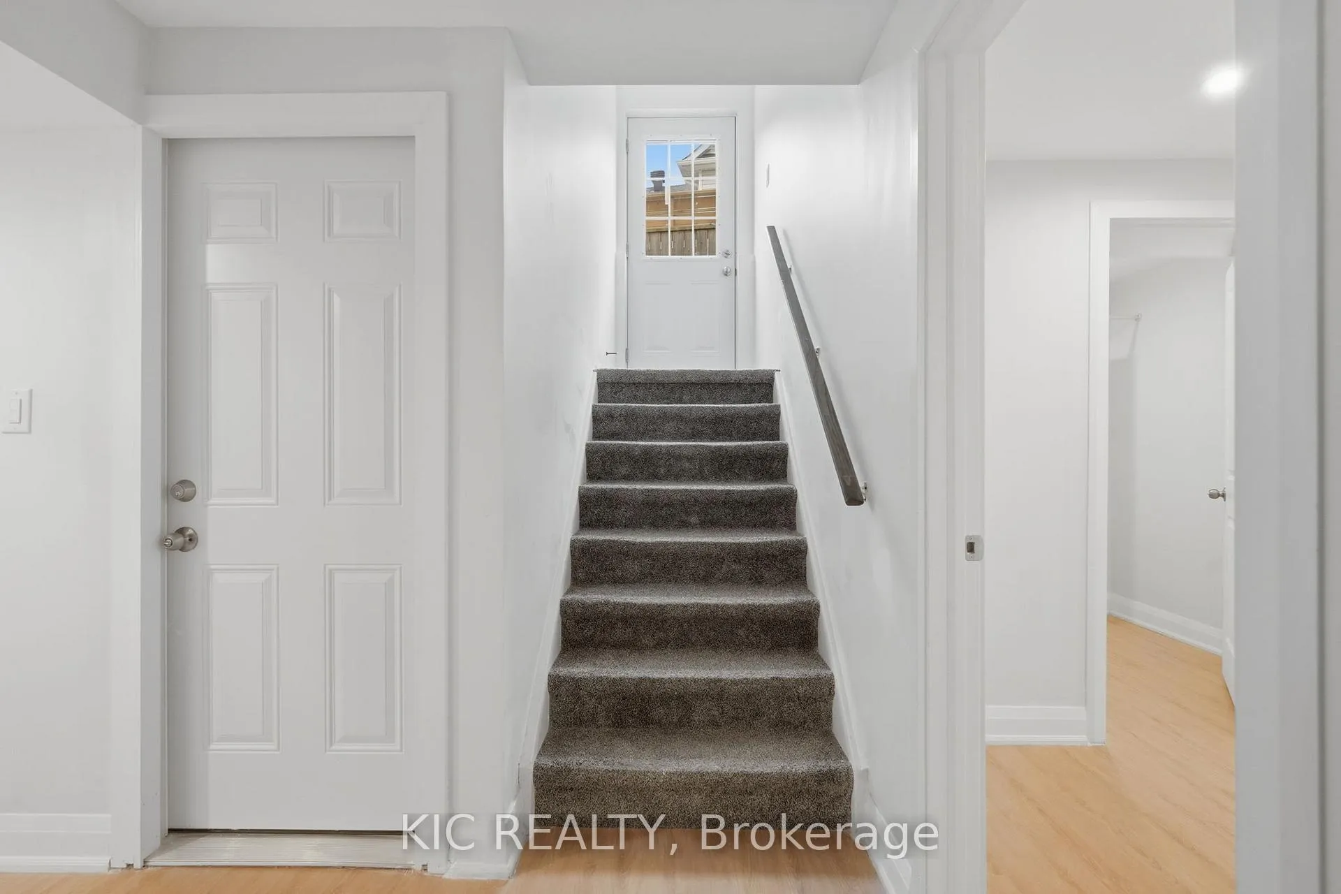 Photo 3 of Unit Basement, 38 Maple Crown Terrace, Barrie, Innis-Shore — HOMEH